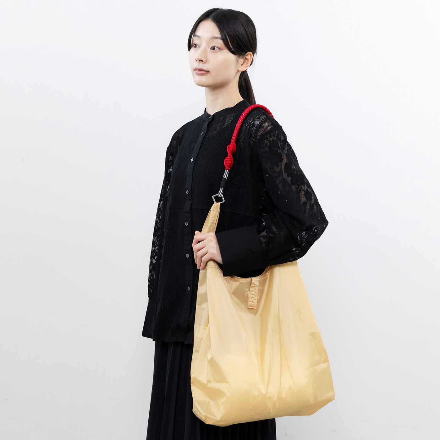 L'AMIPLUS［ラミプリュス］|ラミプリュス 肩掛けから斜めがけまで ソロモン編みの引っかけカラビナ延長ショルダーの会|エコバッグに装着し、肩掛け仕様に！