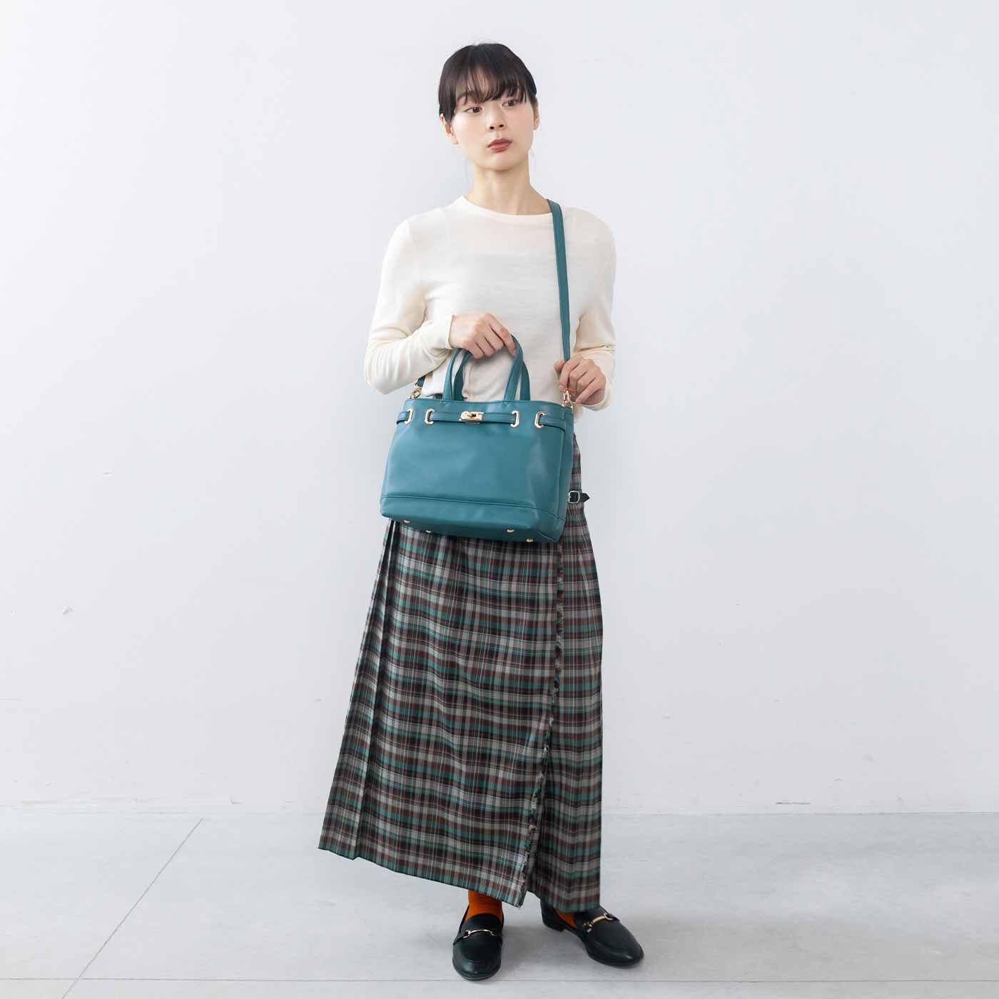 L'AMIPLUS［ラミプリュス］|ラミプリュス 荷物を仕切ってすっきり収納 ベルトデザインTトート〈フェイクレザー〉の会