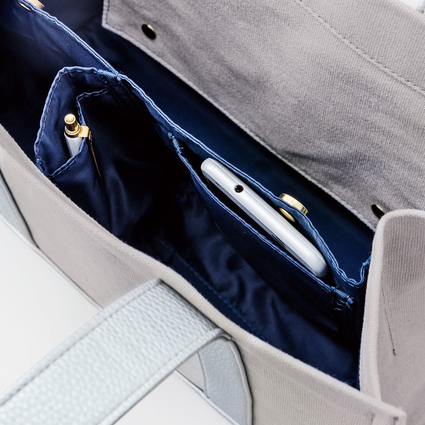 L'AMIPLUS|ラミプリュス　荷物を仕切ってすっきり収納　Tトート〈シルバー×グレー〉|内ポケット　スマートフォンやペンを差しておける内ポケット。