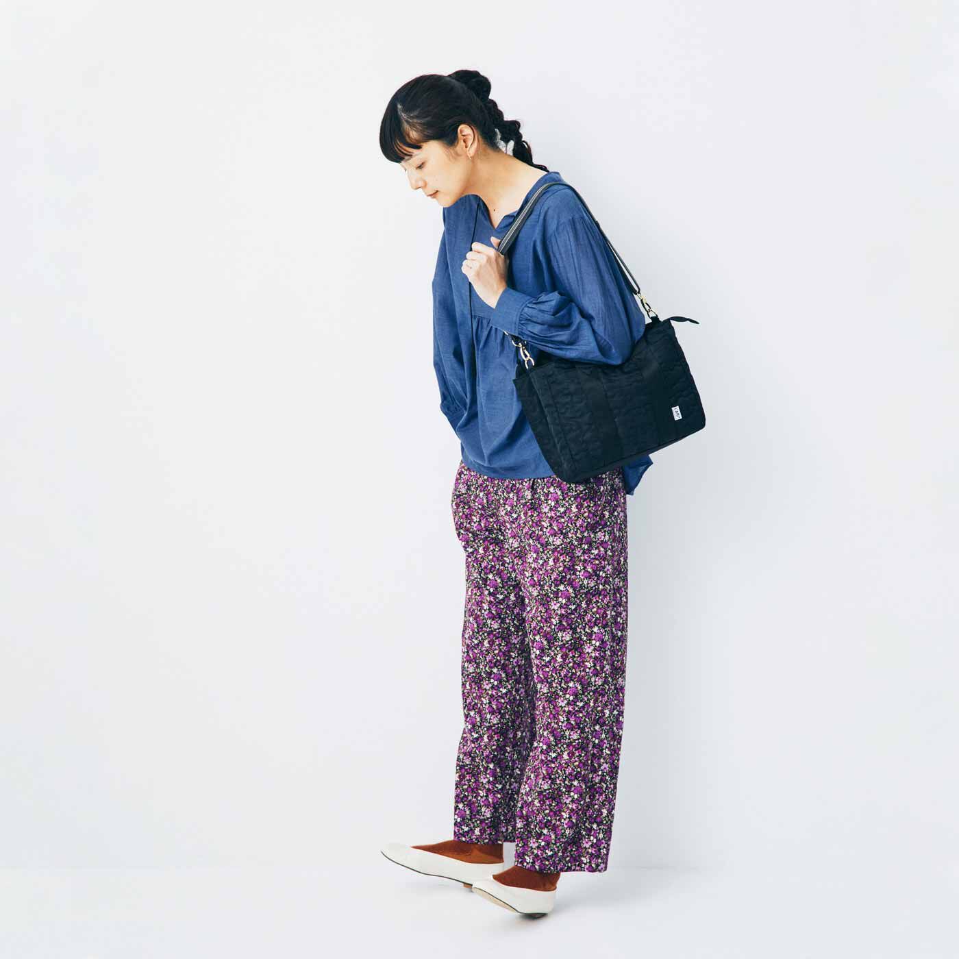 L'AMIPLUS［ラミプリュス］|ラミプリュス　荷物を仕切ってすっきり収納 Tトート〈ブラックパズルキルト/ミニ〉|肩掛けとしても。