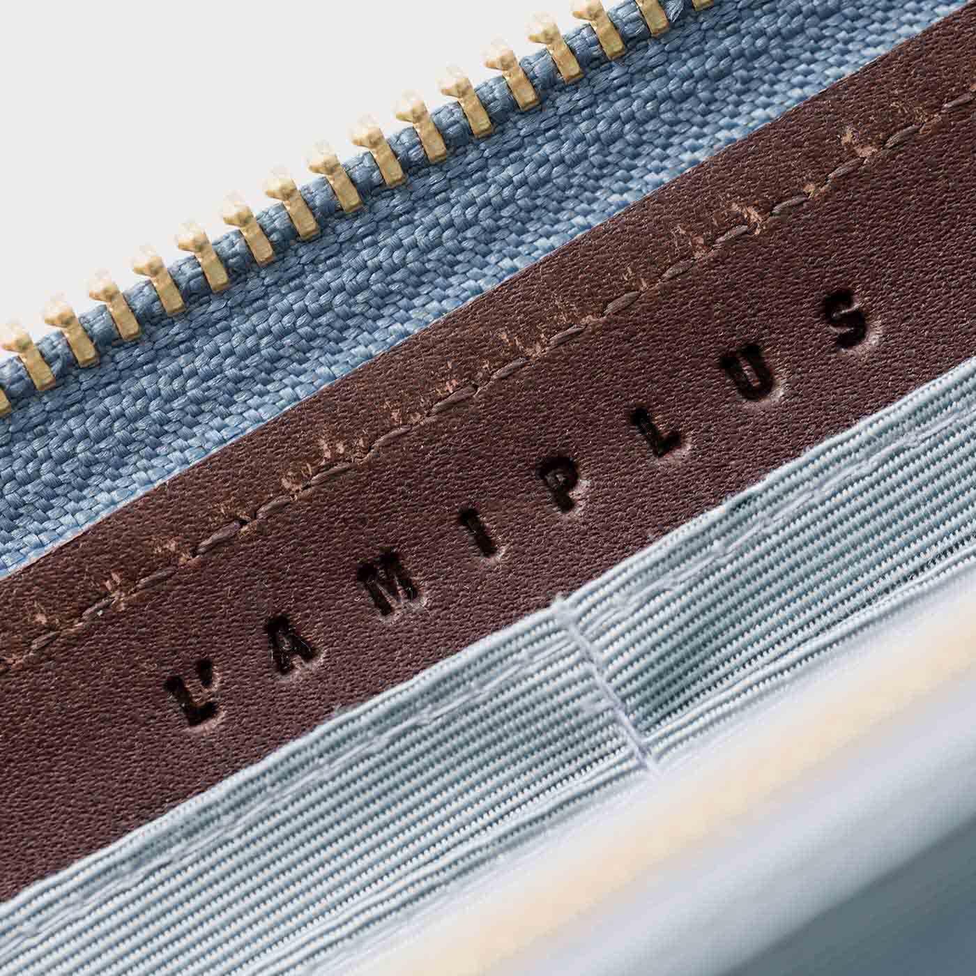 L'AMIPLUS|ラミプリュス　内側じゃばら本革遣い 麗しい草花が織り上げられた ジャカード長財布〈ターコイズブルー〉|内側のL'AMI PLUSの型押しロゴがアクセント。