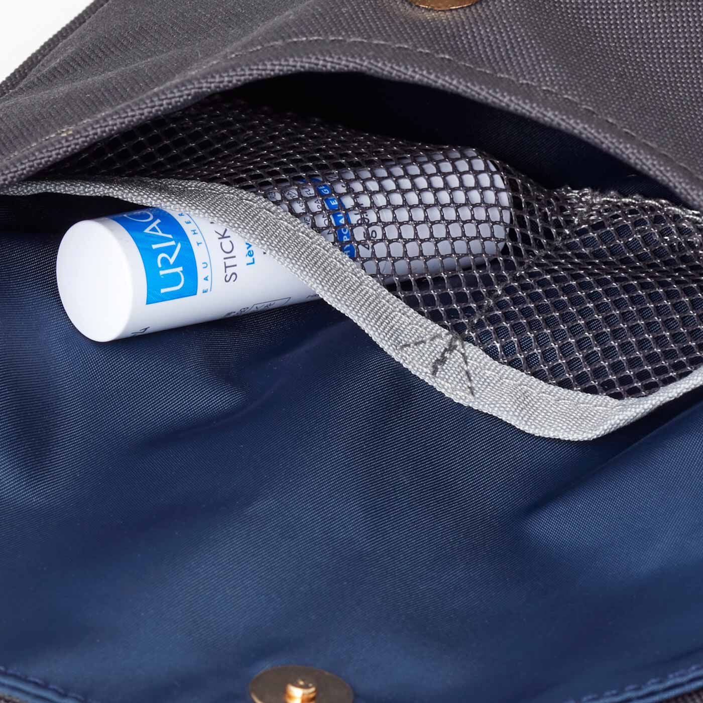 L'AMIPLUS［ラミプリュス］|ラミプリュス 気軽にお出かけ！ 仕分け充実 スライド式ベルトポケット〈撥水（はっすい）バイカラー〉の会|開閉しやすいマグネットボタン付き。小物が迷子にならないメッシュポケット。