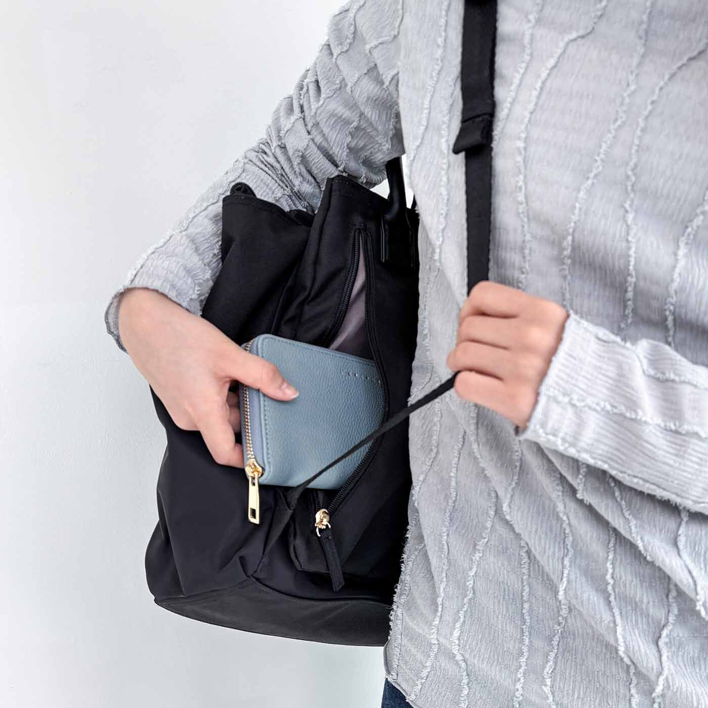 L'AMIPLUS［ラミプリュス］|ラミプリュス トート見えがスマート 5層でこぼこレイヤードリュック〈トライアングル〉