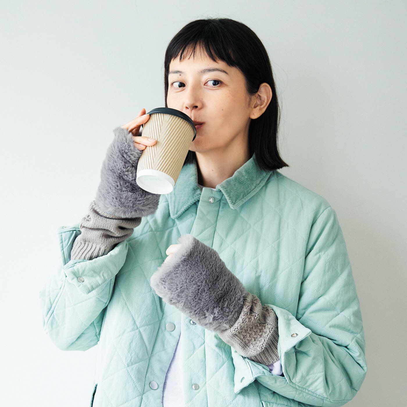 L'AMIPLUS［ラミプリュス］|ラミプリュス　袖口からのすき間風をブロック！　指先が使えて便利なエコファーアームカバーの会|上着から入る冷気を防いであったか。
