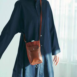 L'AMIPLUS | ペットボトルホルダーが出現フラップ付きポシェット