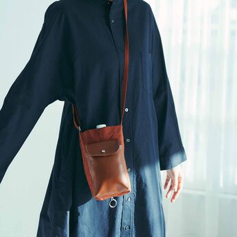 L'AMIPLUS［ラミプリュス］ | ペットボトルホルダーが出現フラップ付きポシェット