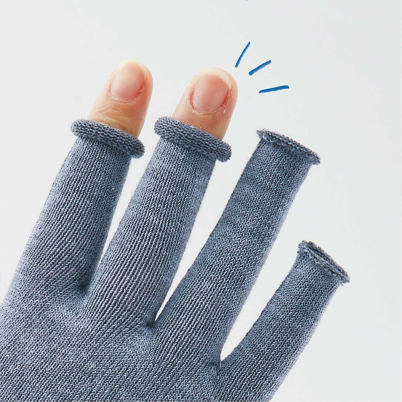 L'AMIPLUS|ラミプリュス　肌側シルクでセルフケア　指先が出せる　ホールガーメント（R）UV手袋の会|手のひら全体を覆いながら、指先は穴あきだからすぐに指先を出せます。