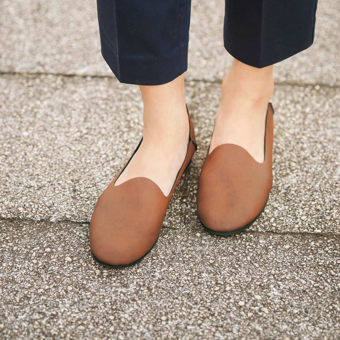 ラミプリュス|履き心地軽やか　かかとを踏めるカッターシューズの会|やわらかくて軽い日本製の人工皮革を使用。