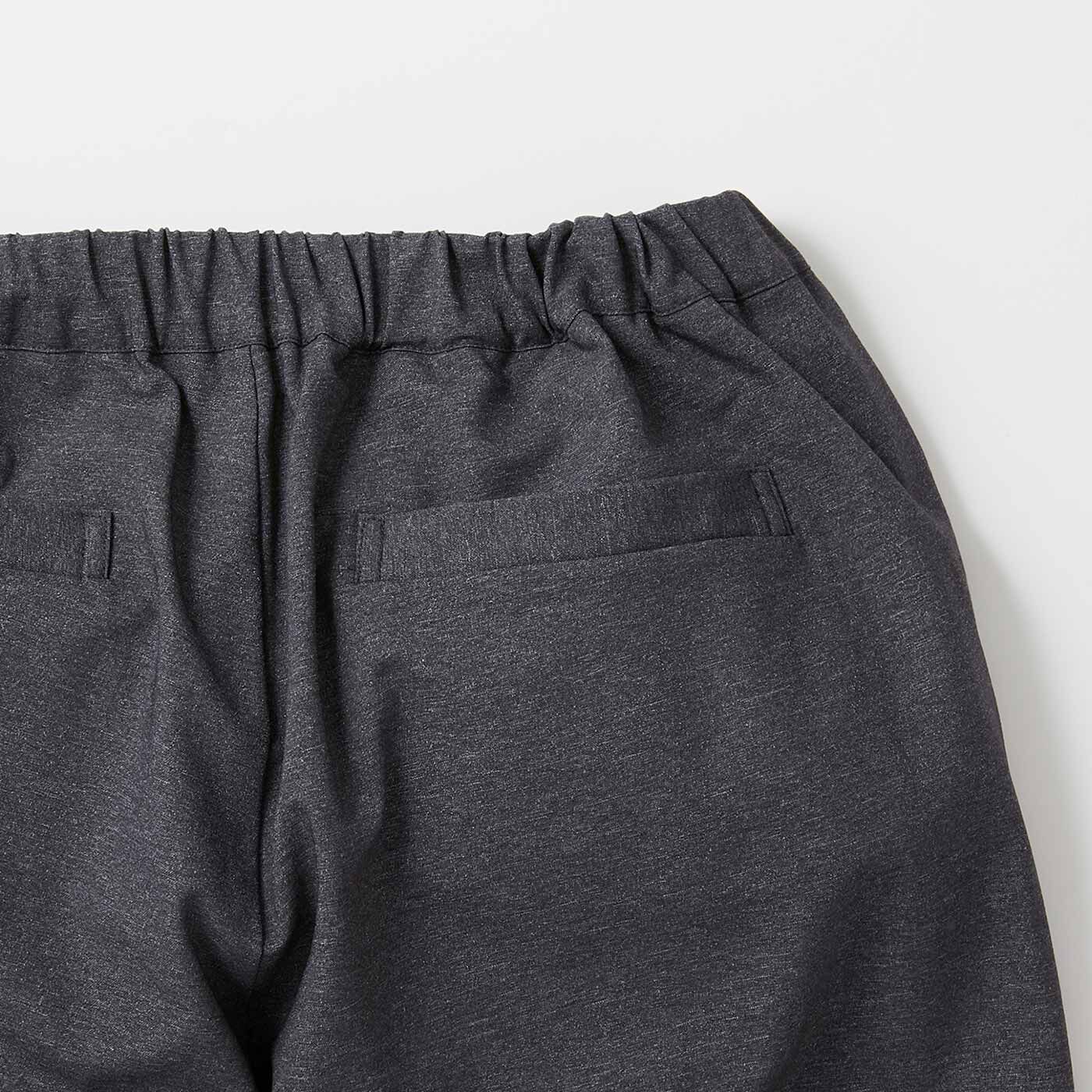 L'AMIPLUS|ラミプリュス サイズを気にせずみんなではけるシェアパンツ〈きれいめスタンダード〉の会|後ろは、きちんと見える箱ポケット付き。
