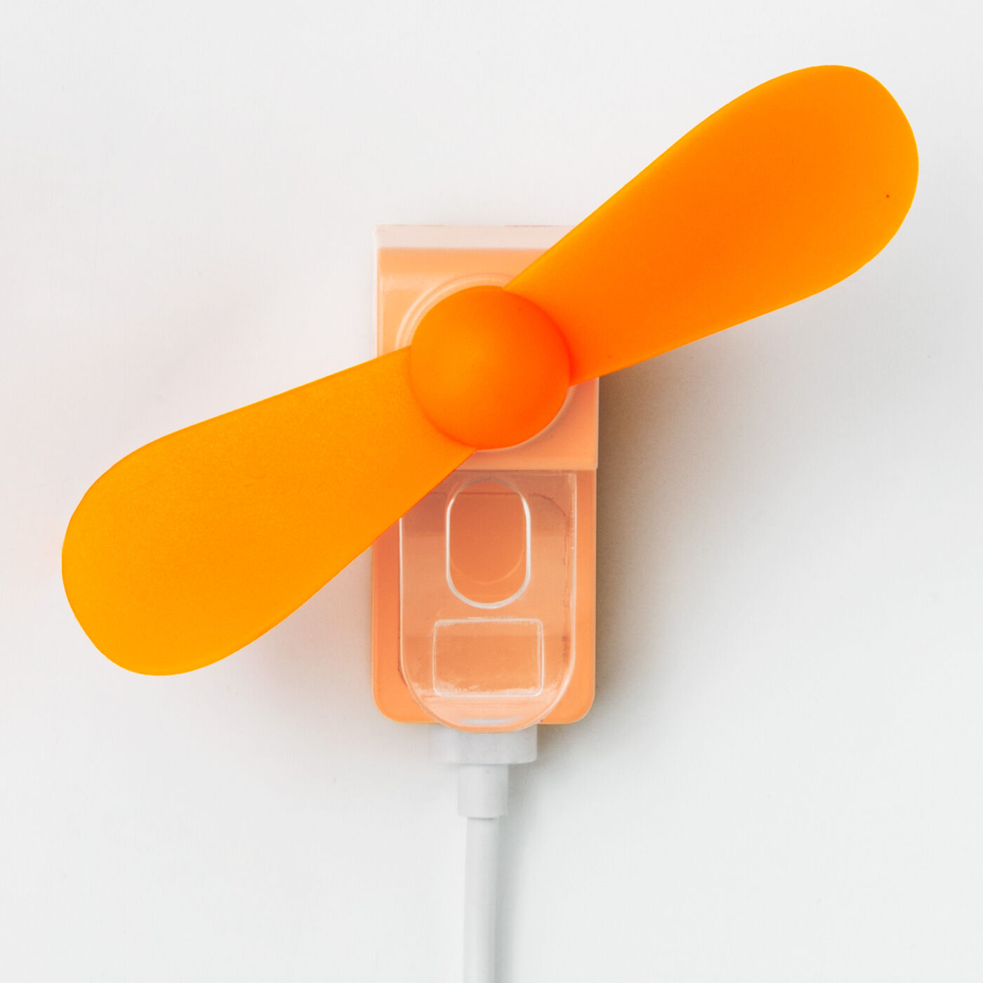 L'AMIPLUS|スマートフォンから風を送る 操作しながら涼めるスマホファンの会|〈オレンジ〉