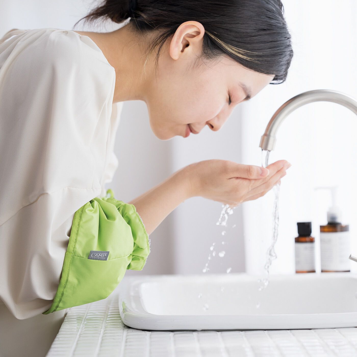L'AMIPLUS［ラミプリュス］|ラミプリュス　袖口の水ぬれストレスにさよなら！　撥水（はっすい）×マイクロファイバーのアームカバーの会