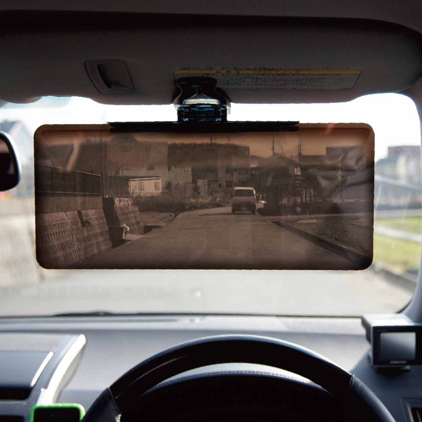 L'AMIPLUS|ラミプリュス　まぶしさカット！ ダブルスクリーンで昼も夜もお役立ち 車用サンバイザー|視界も支障なく、良好。