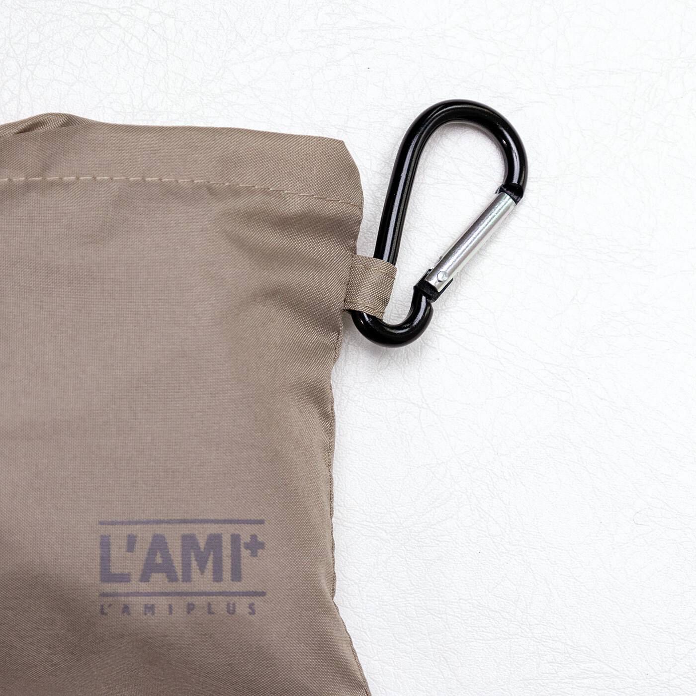L'AMIPLUS|ラミプリュス　傘屋さんと作った　自転車かごにも使える木もれ日を背負うようなリュックカバーの会|お手持ちのカラビナを通せるループ付き。バッグにひっかけておくことも可能！