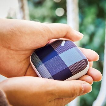 L'AMIPLUS | 軽くて持ち運びやすいコンパクトな充電式カイロ
