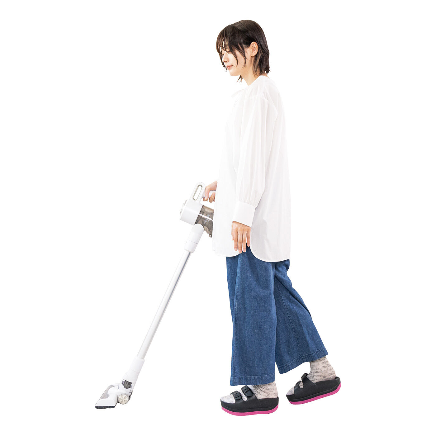 L'AMIPLUS［ラミプリュス］|ラミプリュス　足もとから刺激！　履くだけ体幹筋フィットネスサンダル〈パープル〉|お掃除しながらエクササイズ　※写真はピンクです。