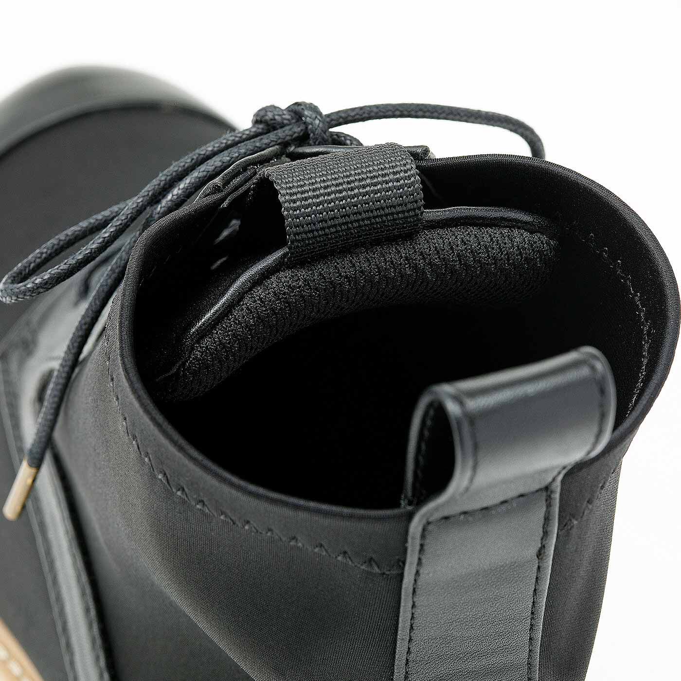 L'AMIPLUS|ラミプリュス　ストレッチ素材が伸びやかで心地よい 脱ぎ履きぐーんとらく マニッシュブーツ|ベロ裏クッションが甲にやさしくフィット。