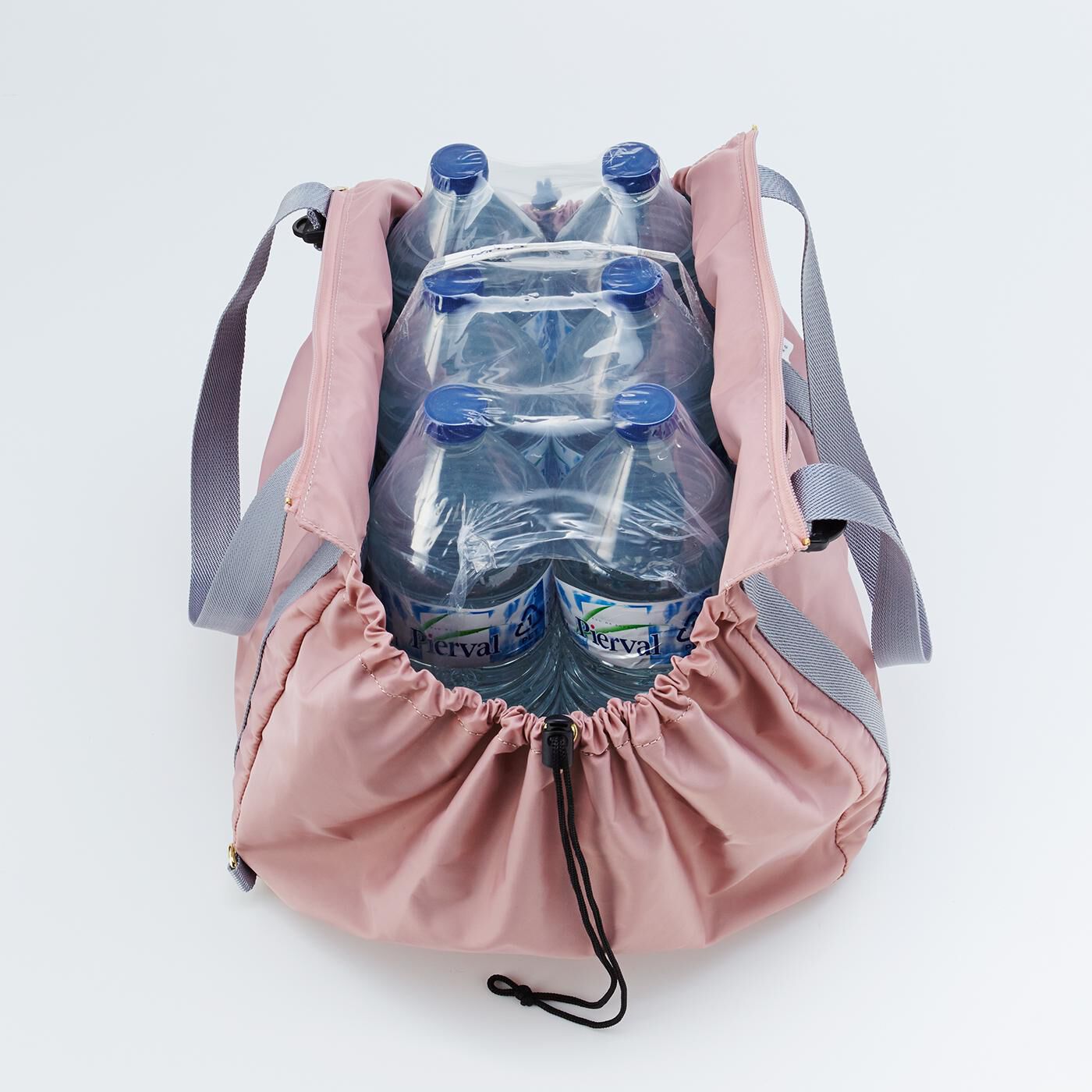 L'AMIPLUS|ラミプリュス　大量買いもらくらく！　レジカゴリュック〈ブラック・ポケッタブル〉|２リットルのペットボトルが６本入ります。※写真はブライトカラーです。