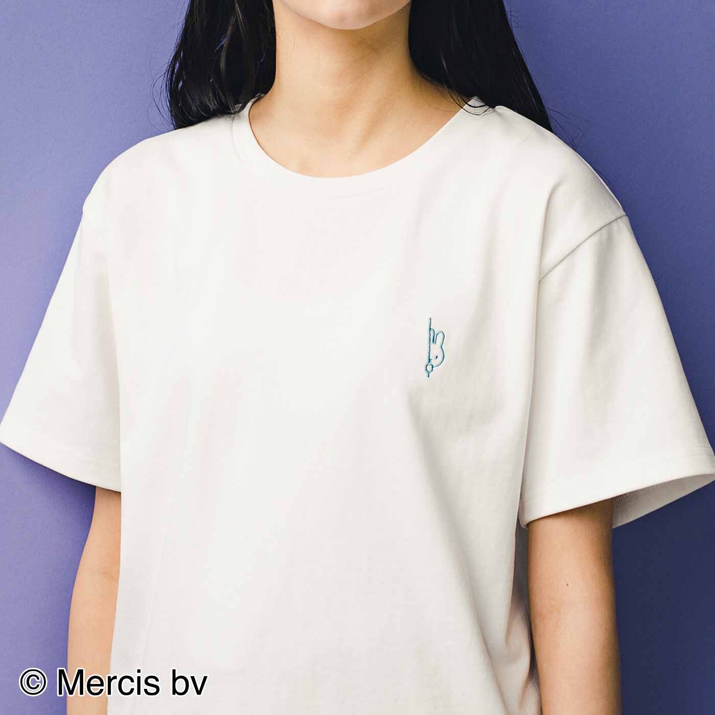 tシャツ ＴＨＲＥＥ　ＦＩＦＴＹ　ＳＴＡＮＤＡＲＤ　丸胴仕様のロゴプリントＴシャツ レディース THREE FIFTY STANDARD 丸胴仕様のロゴプリントTシャツ〈オフ