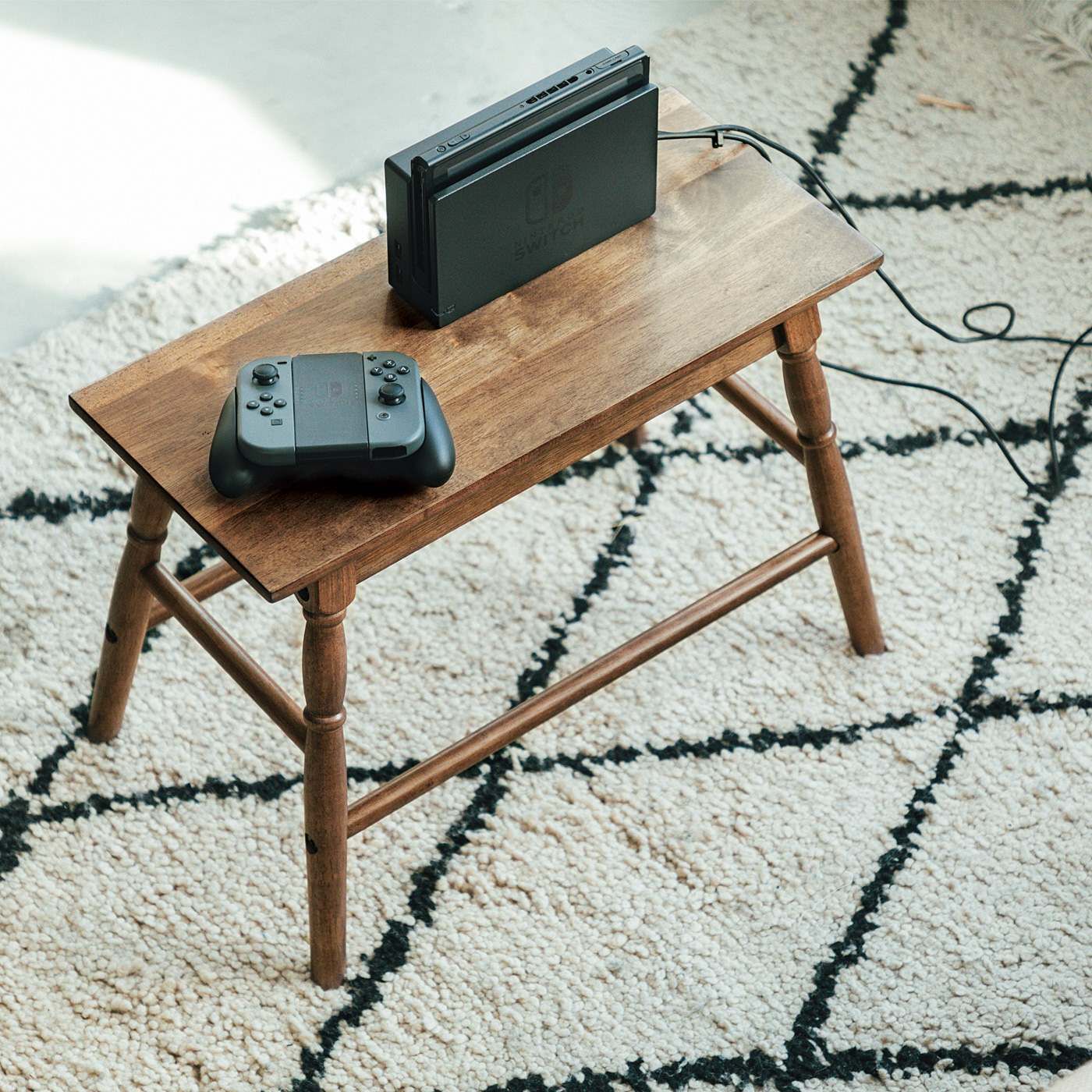 USEDo|アンティークな佇まい  背の低いミニローテーブル〈ユーズドセピアブラウン〉|ゲーム機を置くのにもぴったり。