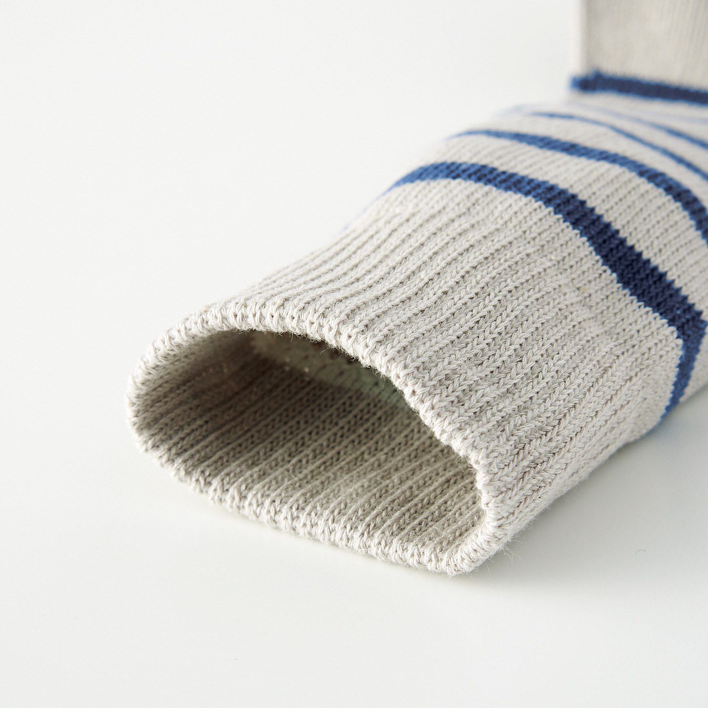 USEDo|さらっとやわらかいはき心地　ざっくり編んだ綿麻素材の抗菌防臭ボーダー靴下の会|やわらかくフィットするはき口。