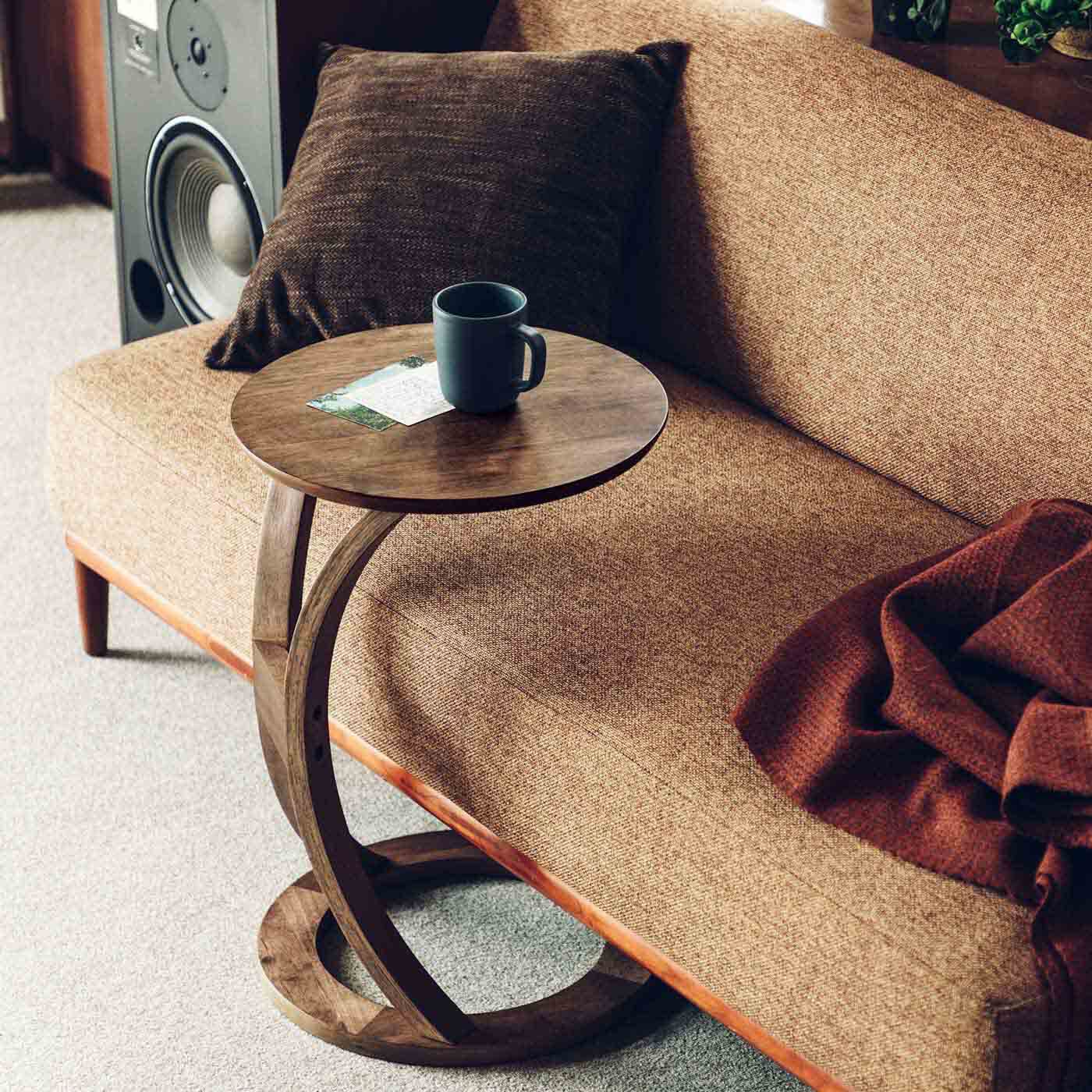 USEDo|アンティークな佇まい ソファに差し込んでも使える ラウンドカフェテーブル〈ユーズドセピアブラウン〉