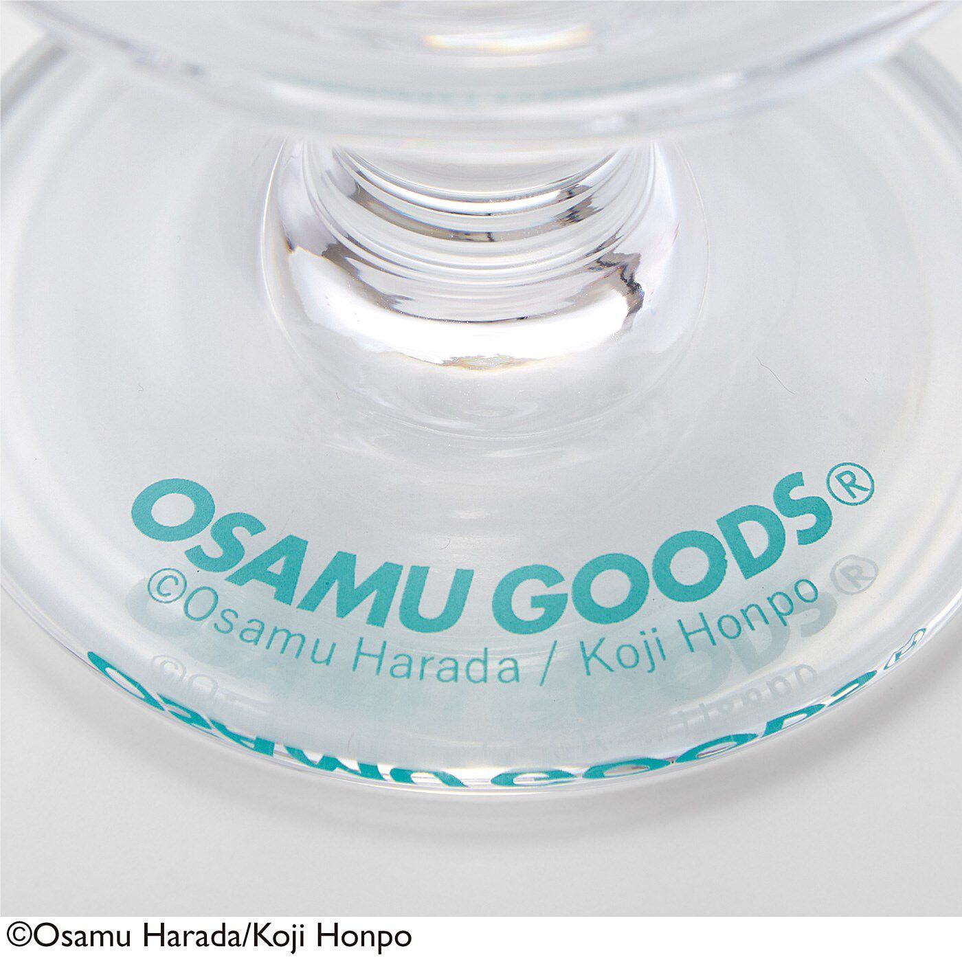 USEDo|USEDo×OSAMU GOODS　フレッシュフルーツがアクセント　喫茶店みたいな脚付きグラスの会|足もとにはOSAMU GOODSのロゴプリント入り。