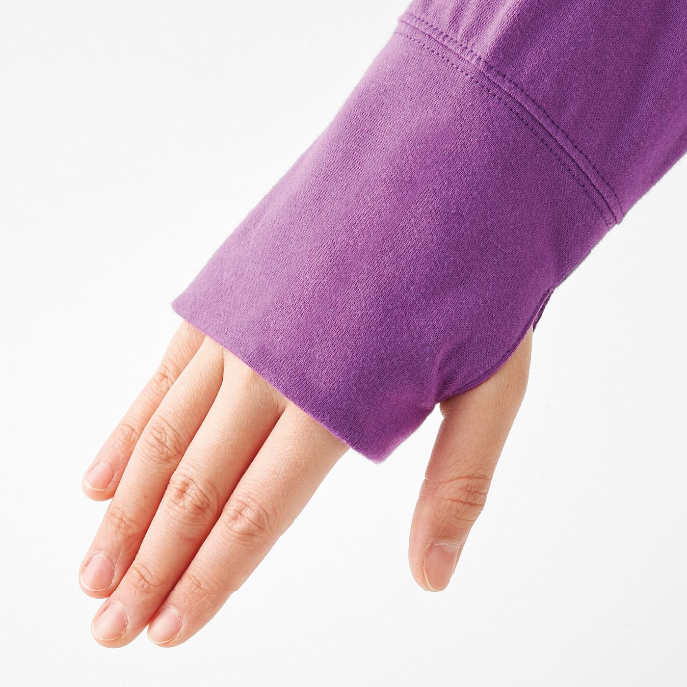 USEDo|薄手カットソー素材のクレイジーパターン吸水速乾＆UVカットパーカー|親指を通せるサムホール付きで、手の甲までしっかりカバー。
