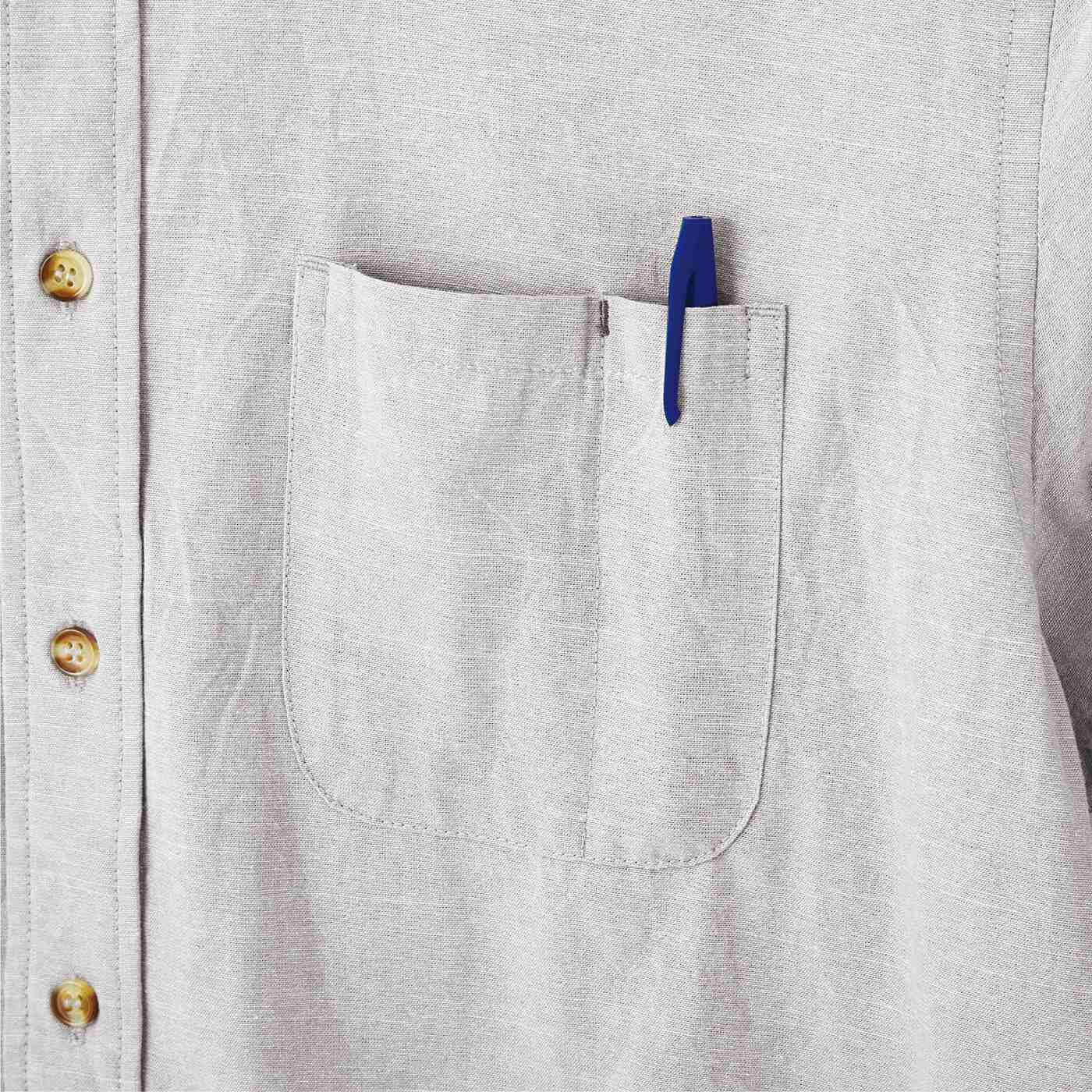 USEDo|手描きのプロWHW！と作った　タフに使えるワークシャツ〈サンドベージュ〉|ペンやものさしが挿しやすい胸ポケット。
