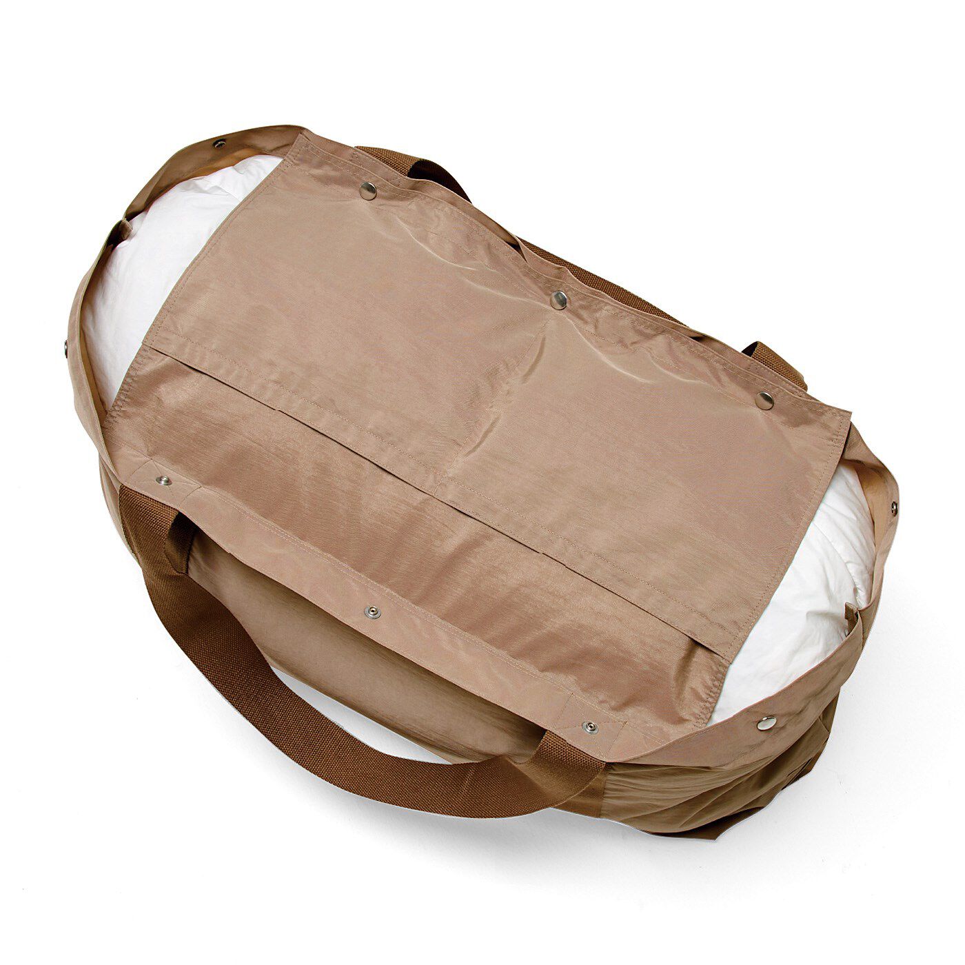 USEDo|長い荷物も持ち運びOK　たたむと小さくなる 撥水加工の細長ビッグナイロントートバッグの会|内側のつりポケットはスナップで留めると目隠しに変身。