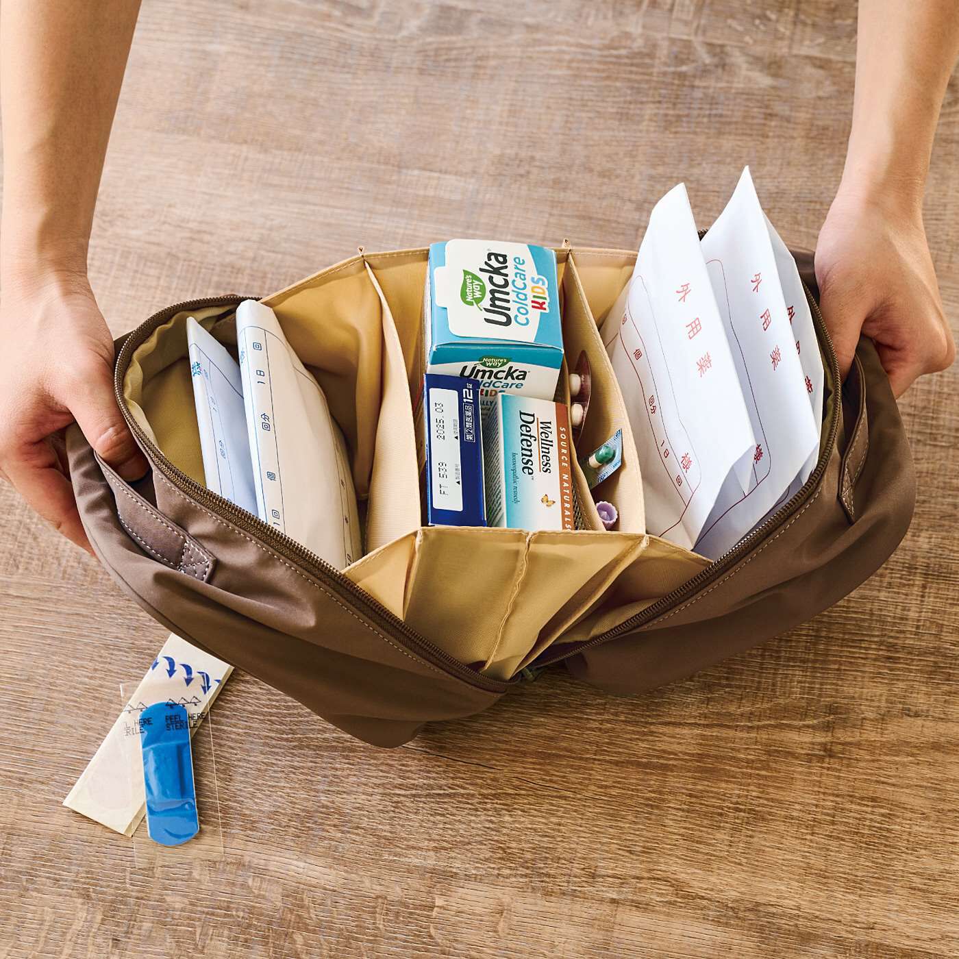 USEDo|処方箋袋がきれいに片づいて　見つけやすい　せり上がりお薬箱ポーチ〈タータンチェック〉の会