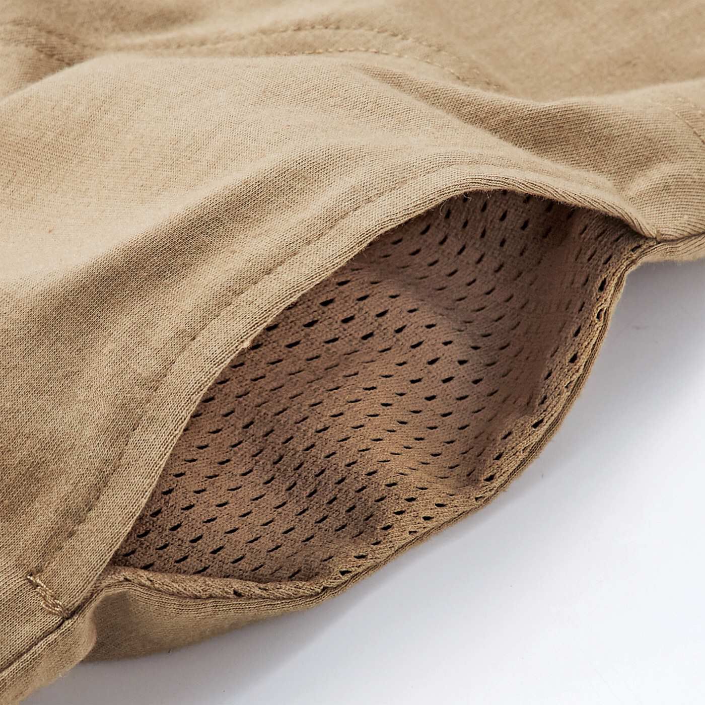 フラウグラット|フラウグラット　涼やか設計♪ Ｔシャツ素材のすらり見えロングジップパーカー〈ＵＶ対策/吸水速乾〉の会|ポケットの袋布は通気性のいいメッシュ素材。