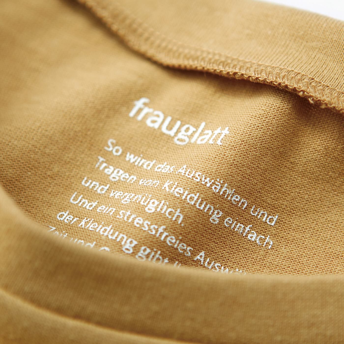 frauglatt|フラウグラット　一枚でシャツコーデ気分♪ 汗かきさんのアースカラー重ね着風チュニック〈汗じみ対策〉の会|背裏のロゴはプリントなので肌当たりも安心。