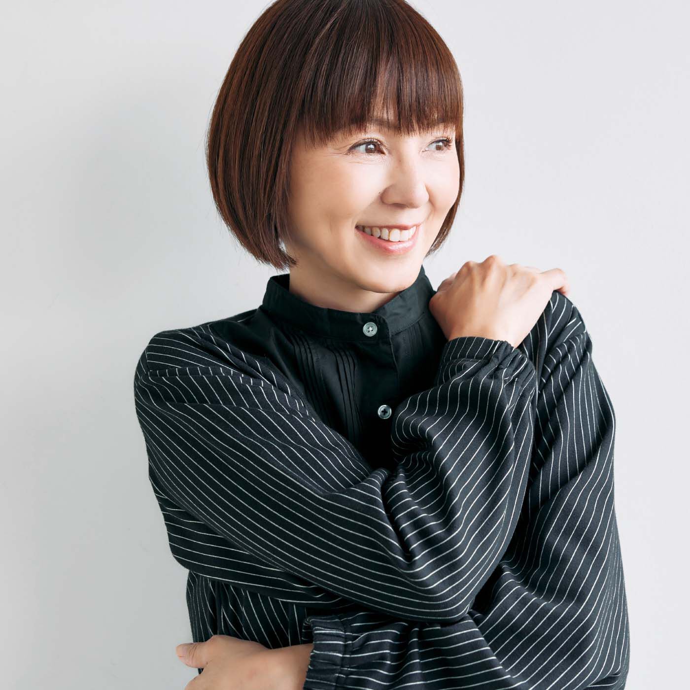 frauglatt［フラウグラット］|大人の女史会×frauglatt　顔うつりすっきりチュニック〈凛（りん）ブラック〉|伸びやかなカットソー素材だから、動きやすくて着心地らくちんです。