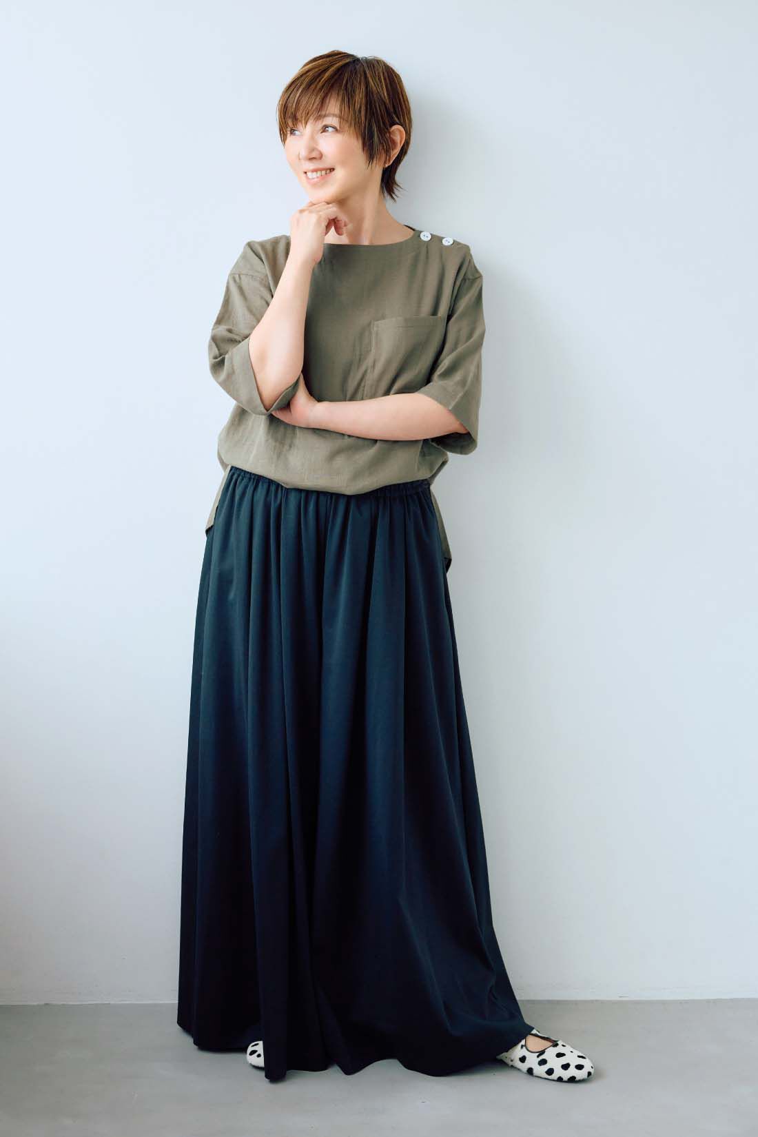 frauglatt［フラウグラット］|【6月分以降お届け】大人の女史会×frauglatt　ほどよい抜け感で自信をまとう 華奢（きゃしゃ）見えダブルガーゼトップス|〈ニュアンスカーキ〉