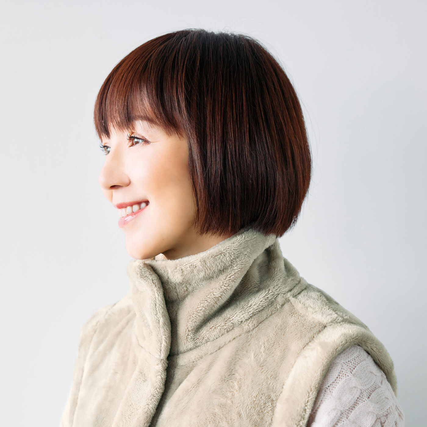 frauglatt［フラウグラット］|大人の女史会×frauglatt　ハイネック仕上げであったかい 艶（つや）めくとろみボアベスト〈ベージュ〉|首まですっぽり覆うハイネック。マフラーいらずでふんわりあったか！