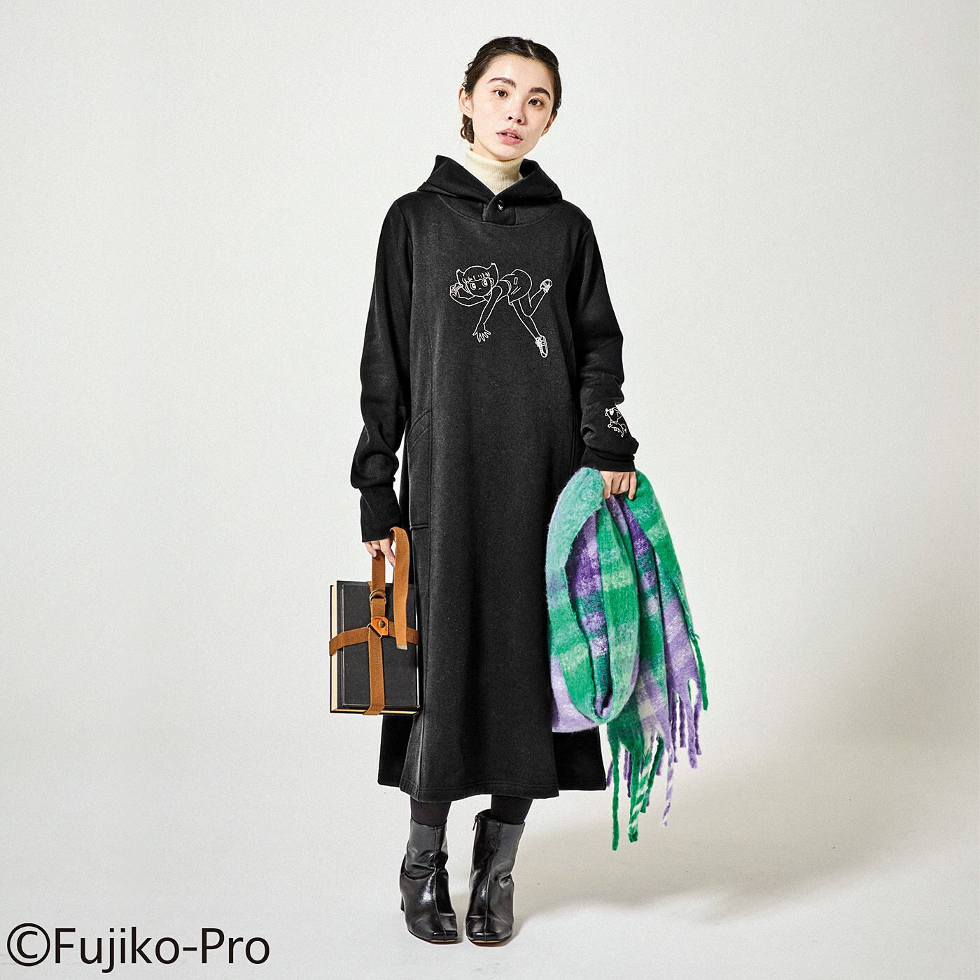 frauglatt|FUJIKO･F･FUJIO 90TH Anniversary　エスパー魔美　全身すっぽりあったか　かるホカ裏起毛ワンピース|サイドの切り替えですっきり細見え。