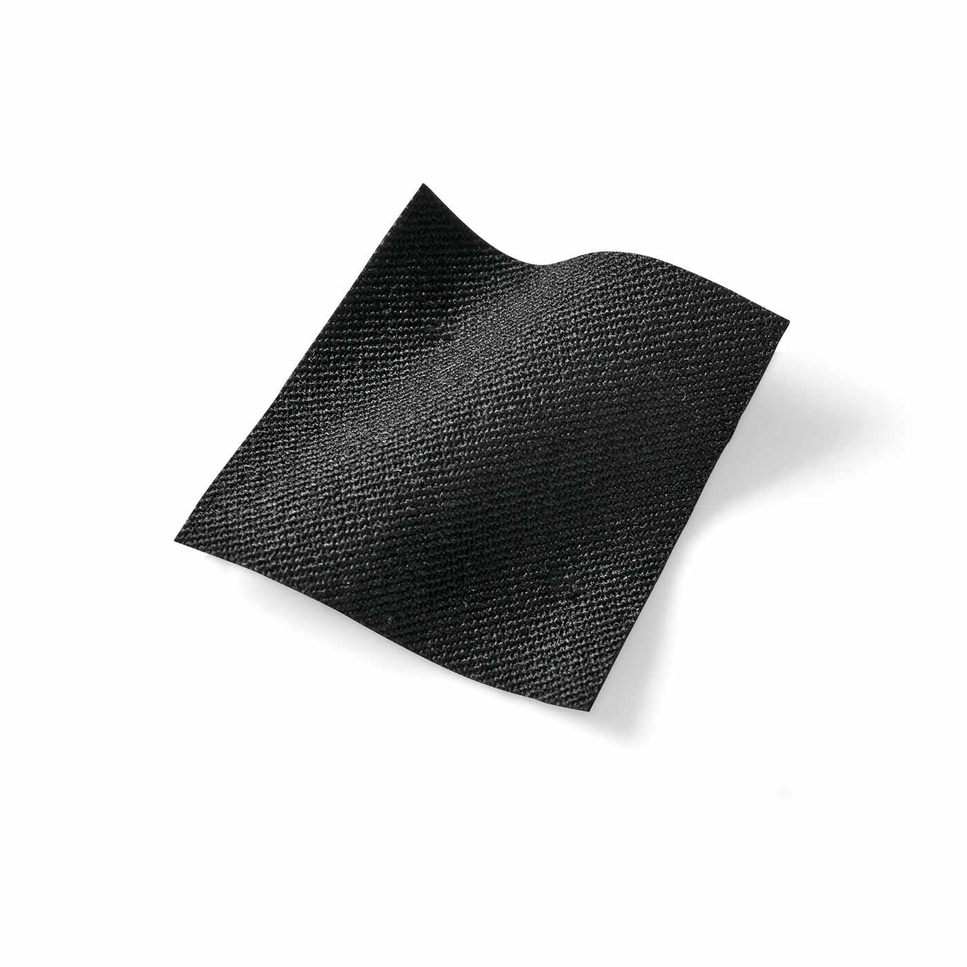 frauglatt|フラウグラット　オンオフ活躍大人のブラック♪ 涼やか美脚のゆるテーパードストレッチパンツ〈UV対策/接触冷感〉|ほどよい厚みと張り感があるストレッチ素材で、はいたときにひんやり感じる接触冷感素材。