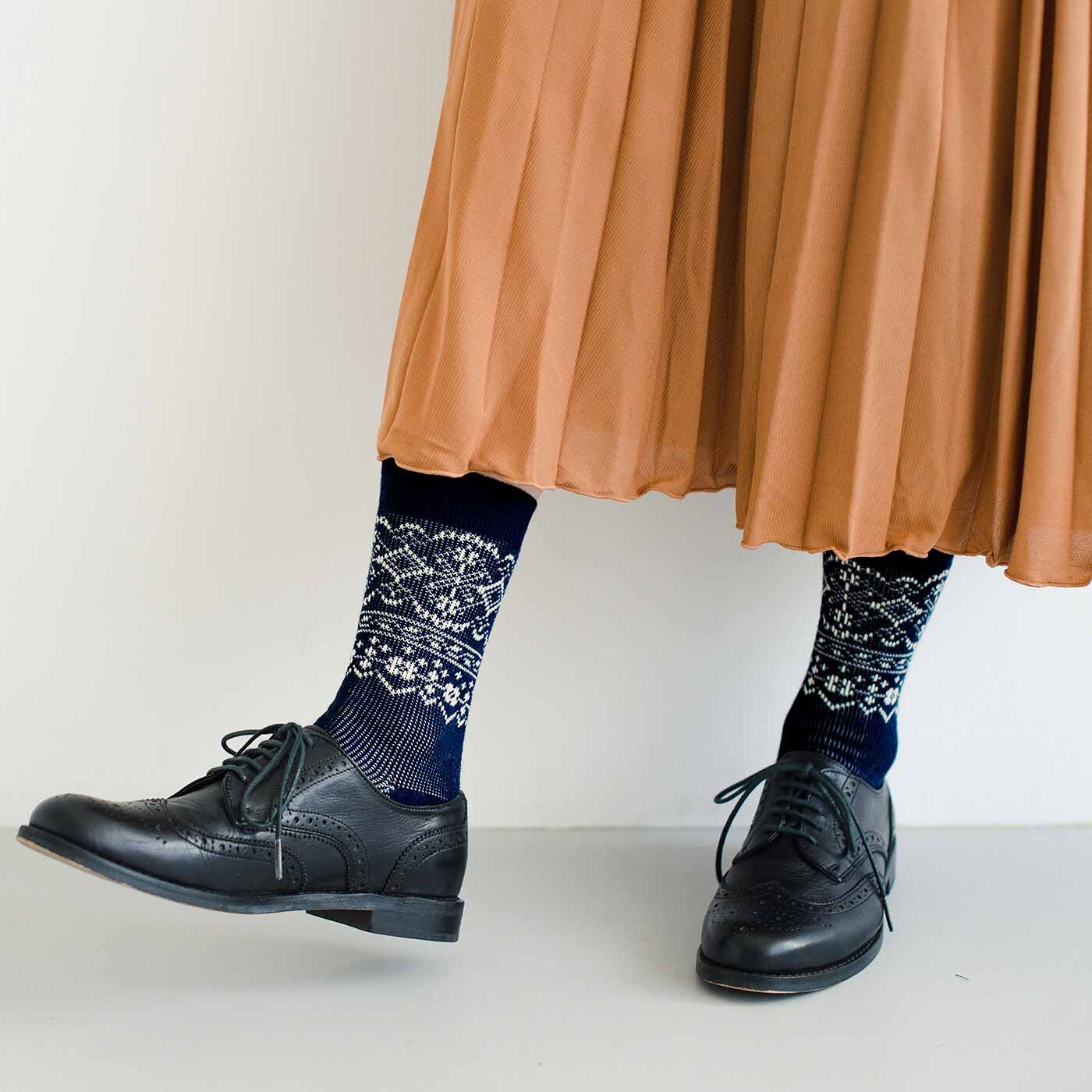 frauglatt［フラウグラット］|フラウグラット　憧（あこが）れのサジュー ジャカード編みでつくった クロスステッチのような華やかな靴下の会|ひも靴やバレエシューズと相性バッチリ。