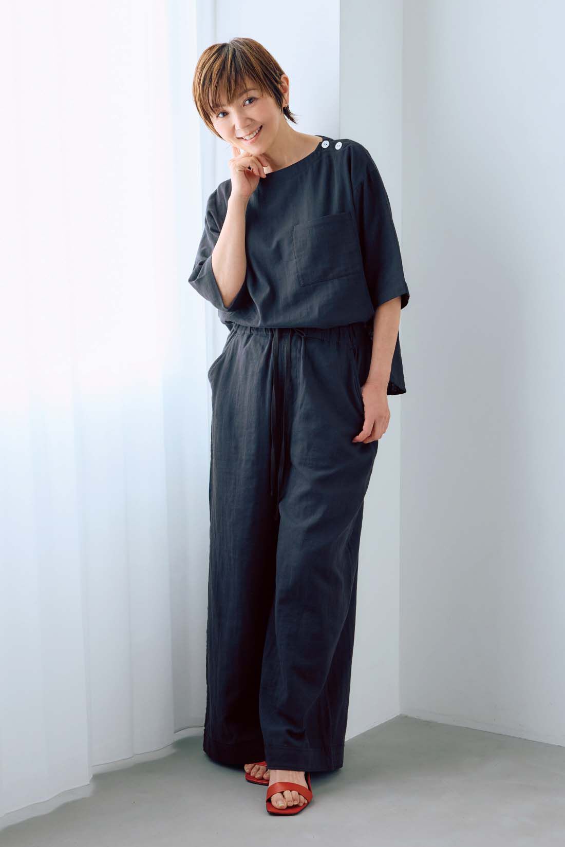 frauglatt［フラウグラット］|【6月分以降お届け】大人の女史会×frauglatt　ほどよい抜け感で自信をまとう 美脚見えダブルガーゼパンツ|同素材のトップスと一緒に着用すれば、オールインワン風に。