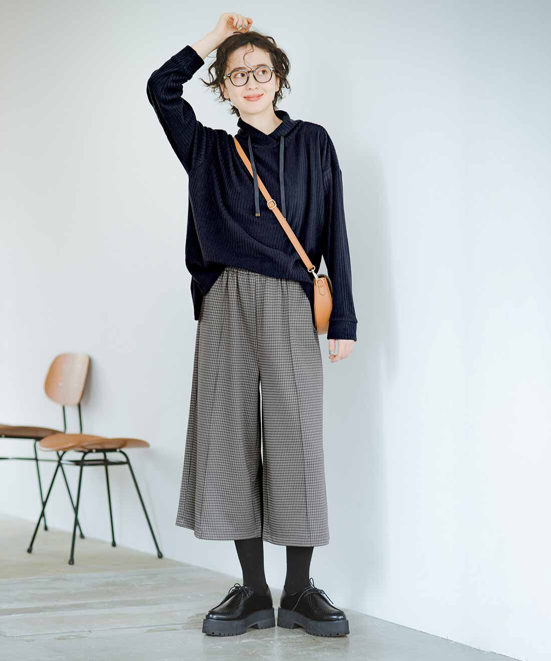 frauglatt［フラウグラット］|きれいめカットジャカード素材クロップドパンツのコーディネート
