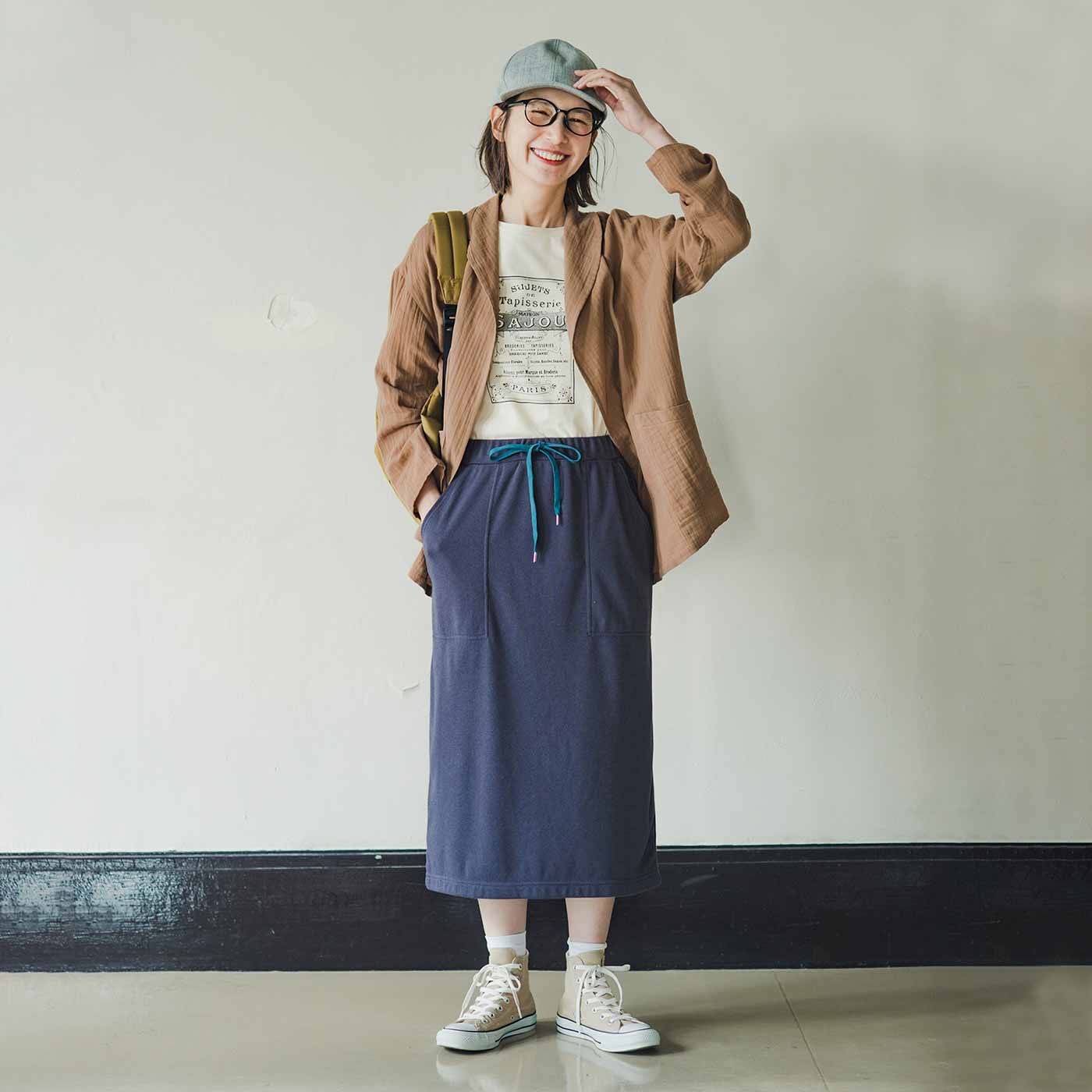 frauglatt［フラウグラット］|フラウグラット　着まわし便利♪ ふんわり伸びやか裏パイル パパッときれい見え大人のセットアップの会|【スカートコーデ】トップスを軽やかに重ねたきれいめレイヤード。キャップやスニーカーでカジュアルな印象に。