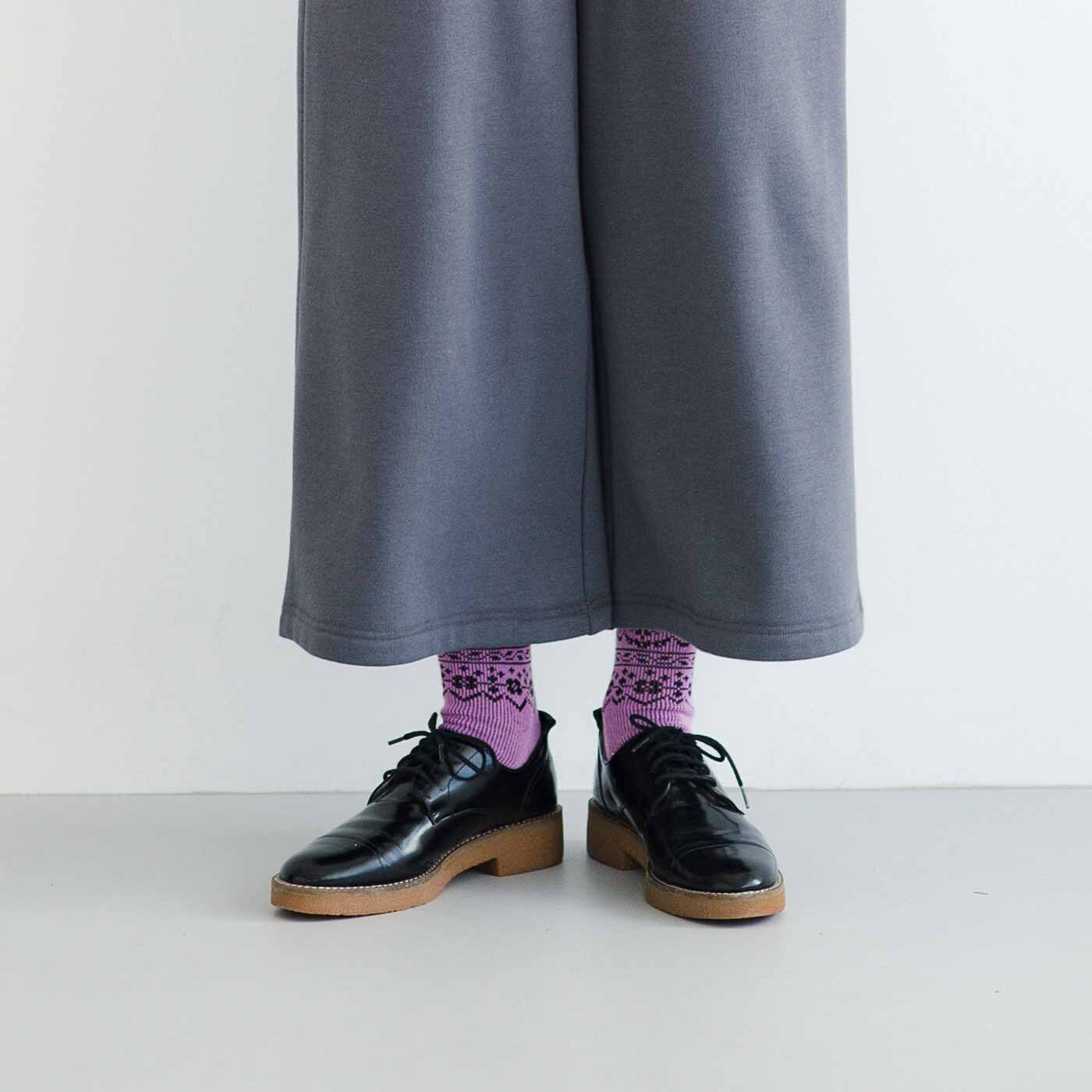 frauglatt［フラウグラット］|フラウグラット　憧（あこが）れのサジュー ジャカード編みでつくった クロスステッチのような華やかな靴下の会|コーディネイトのアクセントに。