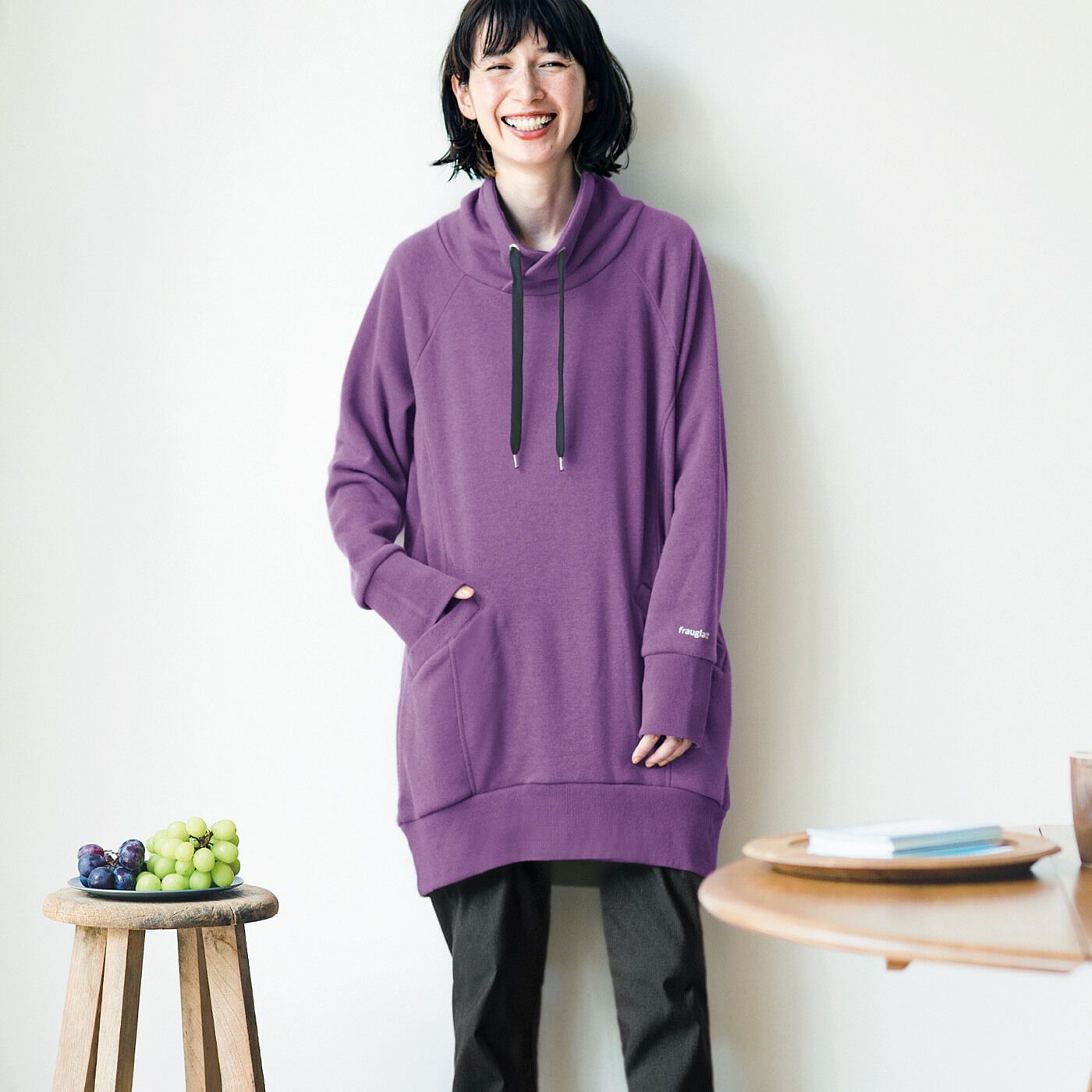 frauglatt|フラウグラット　大人気♪　首まであったかしあわせな着心地 大人のパーカー風ハイネック裏起毛チュニックの会|プッシュアップしやすく手の甲まであったかなゆったりリブ袖。