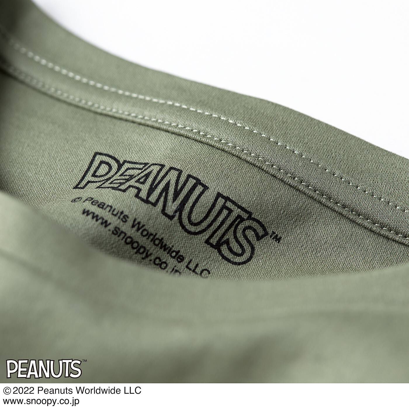 frauglatt|フラウグラット　PEANUTSフレンズ 大人のコットン100％ つややかロングトップスの会|背裏のコラボネームは、プリントだから肌当たりも安心。