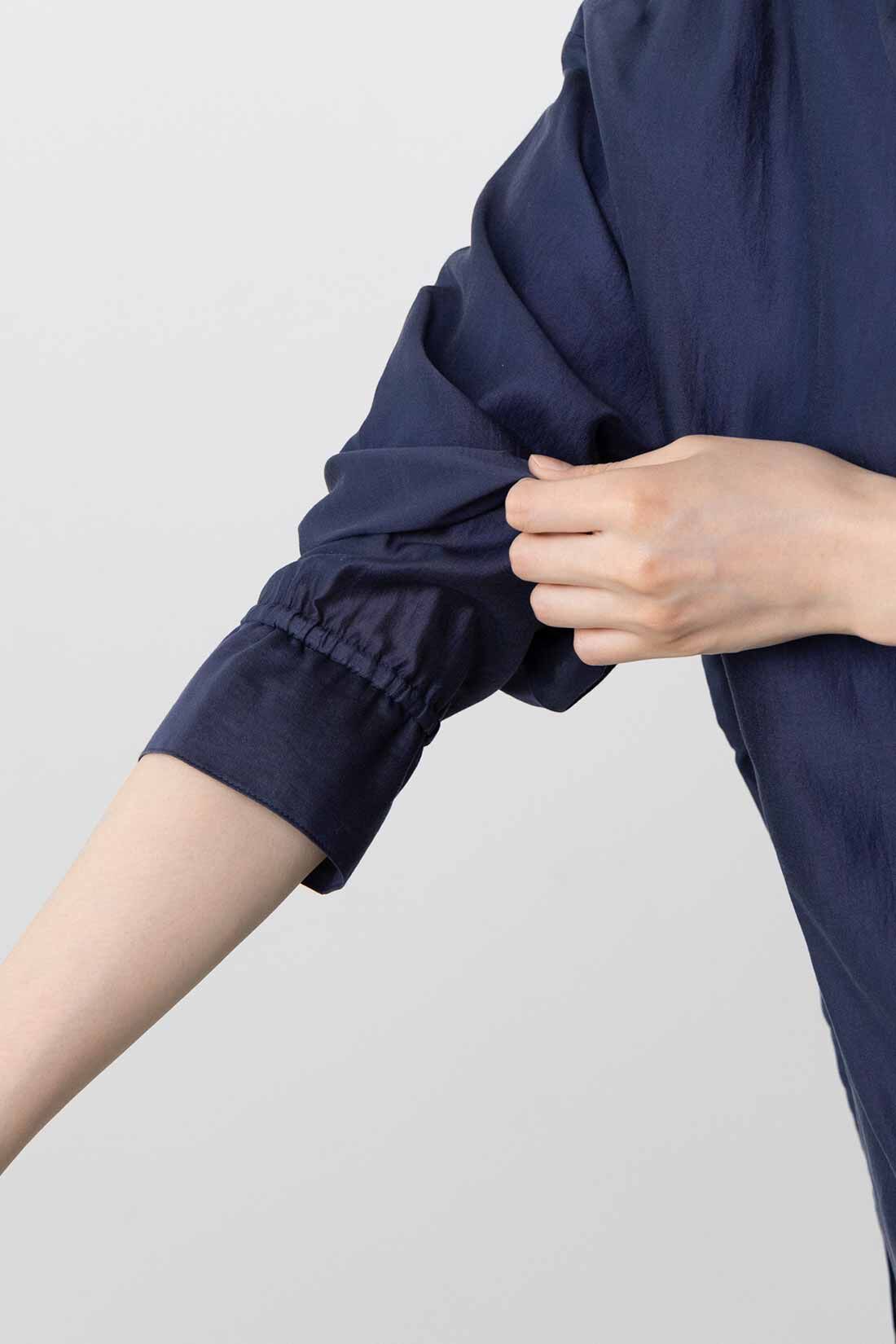 frauglatt［フラウグラット］|フラウグラット　ほんのり透け感♪ 上品に着こなせる艶（つや）やかシアーシャツの会|プッシュアップしやすいゴム入りの袖らく設計。