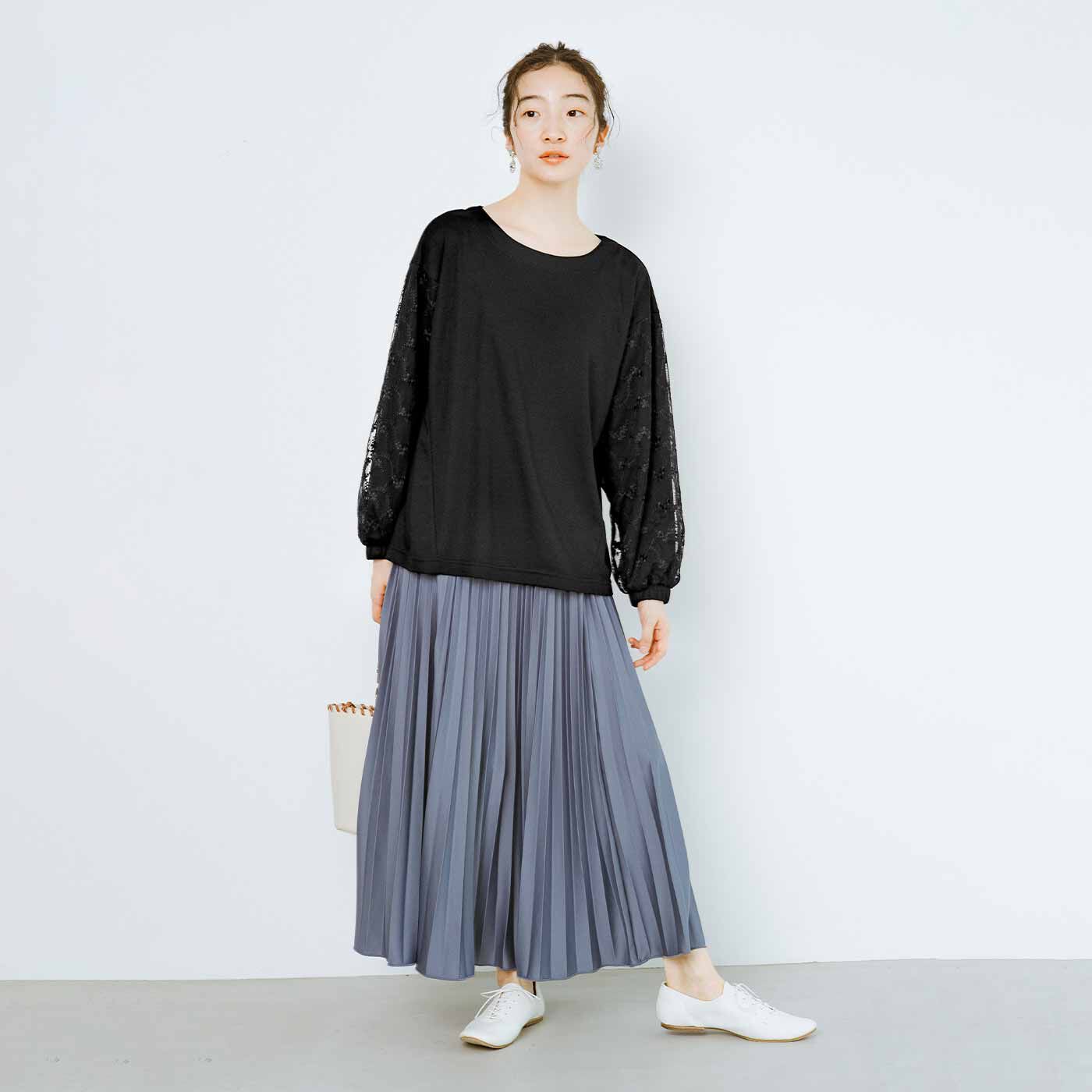 frauglatt［フラウグラット］|フラウグラット　ふんわりチュールを重ねた袖が華やか 大人の着映えカットソートップスの会|すっきりきれい見えするボートネック。