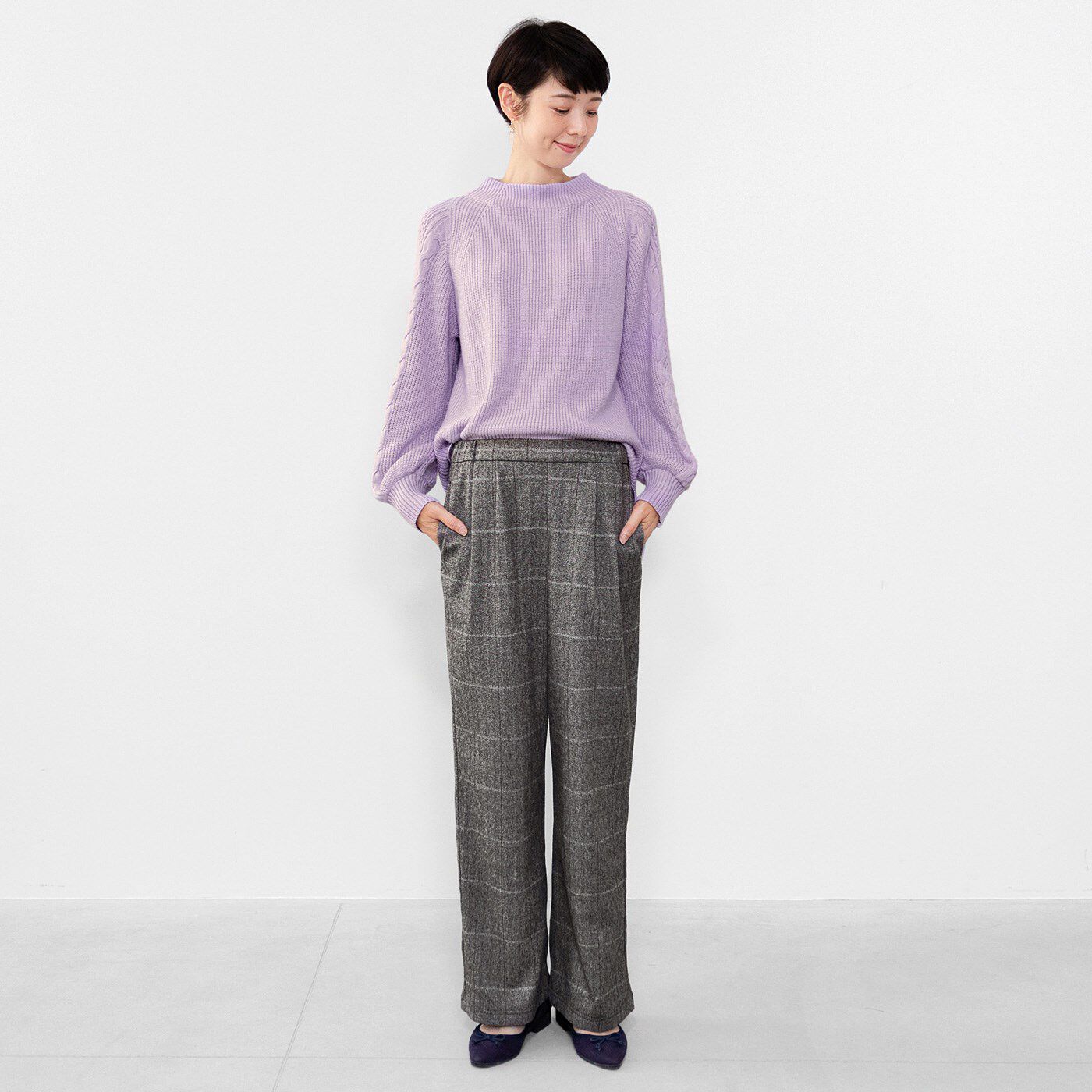 frauglatt|フラウグラット　編み柄ですっきり見え やさしいカラーのふわもっちり ぷっくり袖ニットの会|フロントインしてきれいなオンスタイルに。