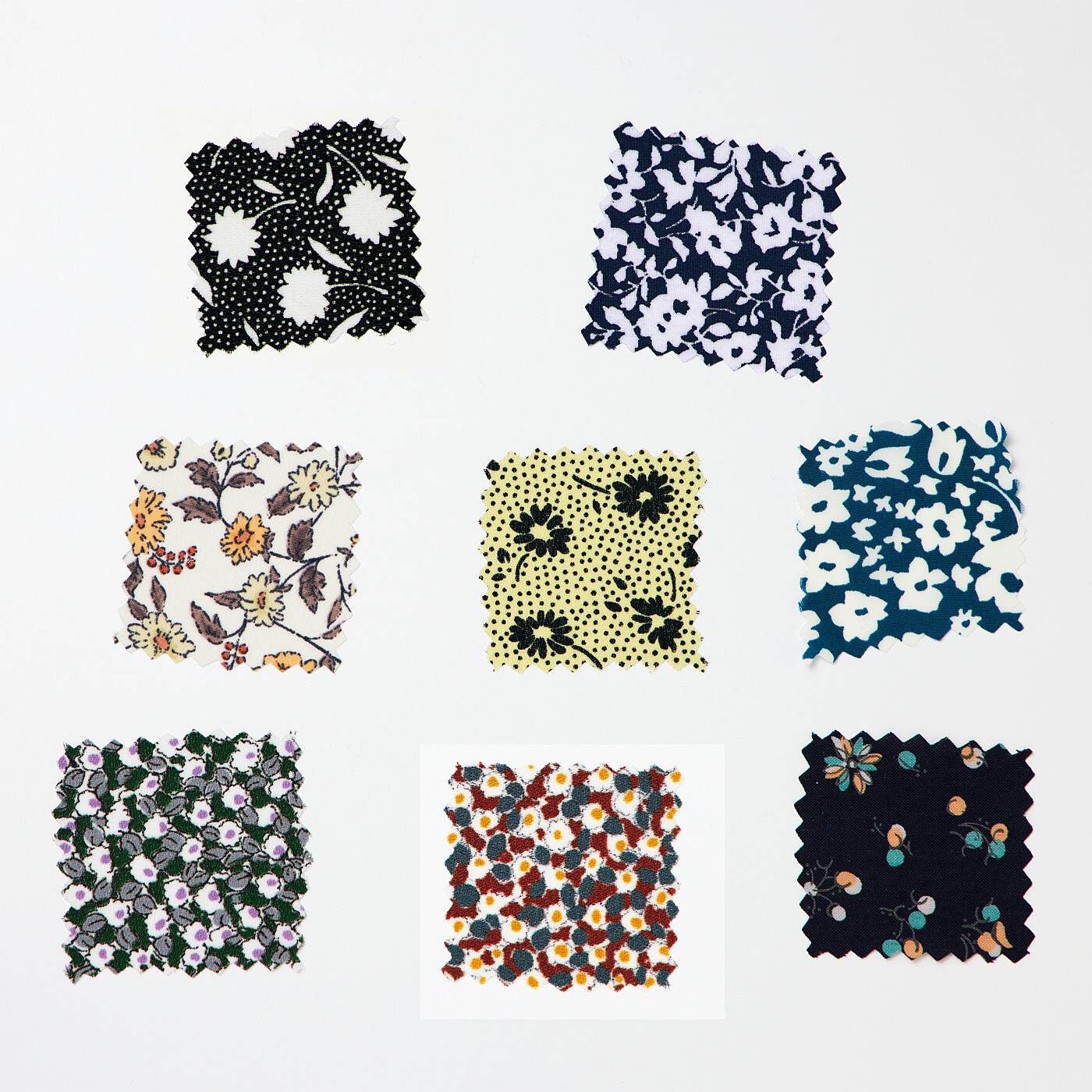 frauglatt［フラウグラット］|フラウグラット　首もと華やか♪ 小花柄衿のきれいめカットソートップス〈吸水速乾〉の会|衿のふはく素材の花柄は華やかになるものをセレクト。組み合わせのバリエーションを楽しんで。