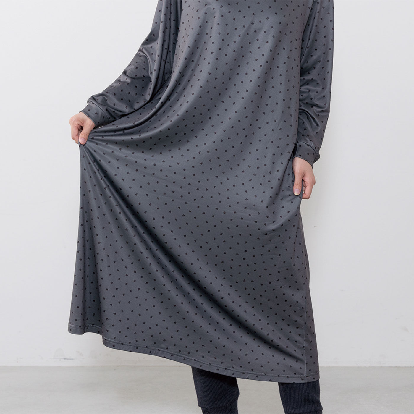 frauglatt［フラウグラット］|フラウグラット　すとんと一枚で華やか♪ つややか上品カットソー素材の大人のフラワードットワンピースの会|気持ちいいほどよく伸びて動きやすい。