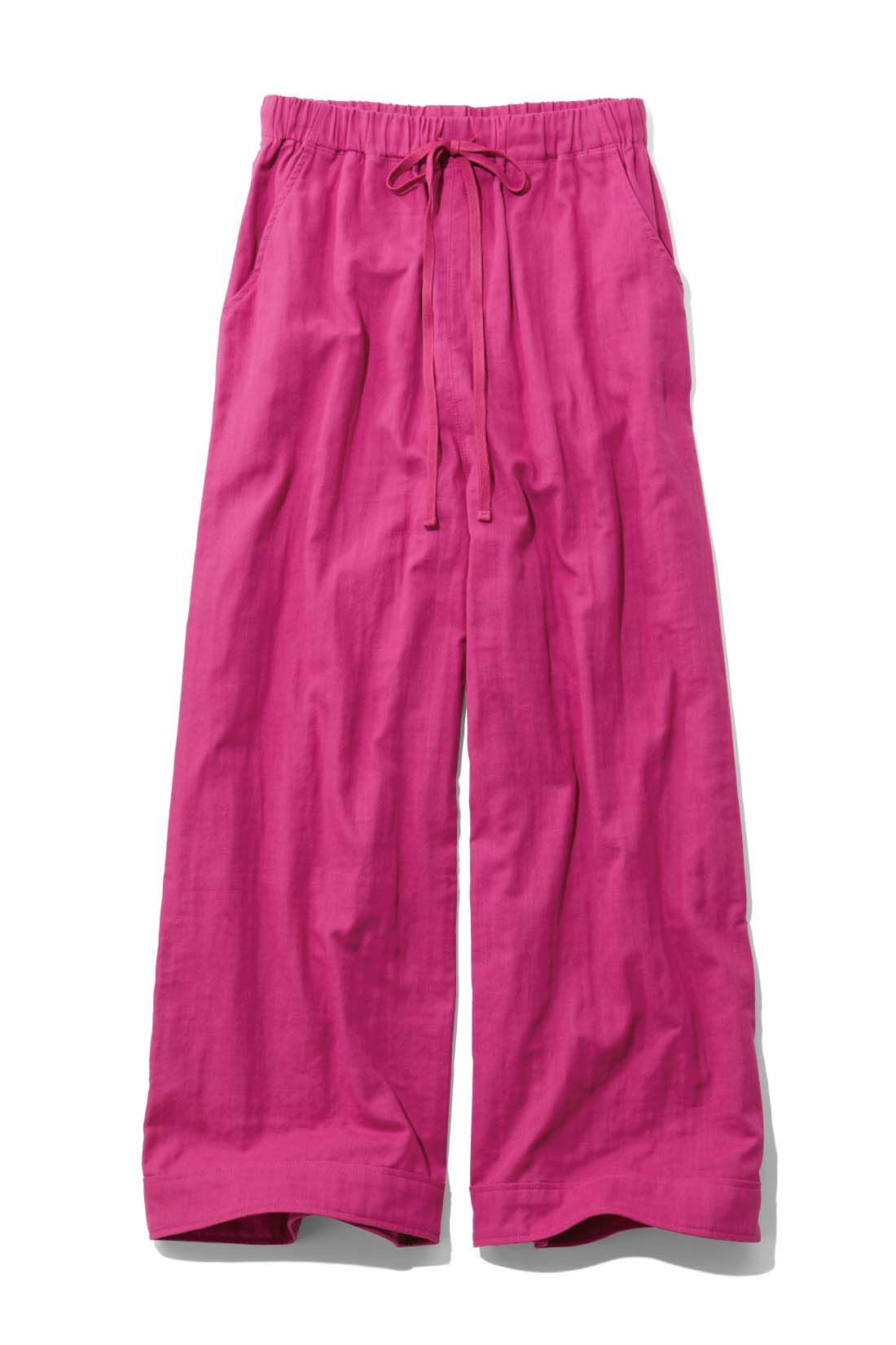 frauglatt［フラウグラット］|【6月分以降お届け】大人の女史会×frauglatt　ほどよい抜け感で自信をまとう 美脚見えダブルガーゼパンツ|〈マチュアローズ〉 両サイドにポケット付き。部屋着っぽく見えないように、フロントのひもはあえて長めにデザインしました。